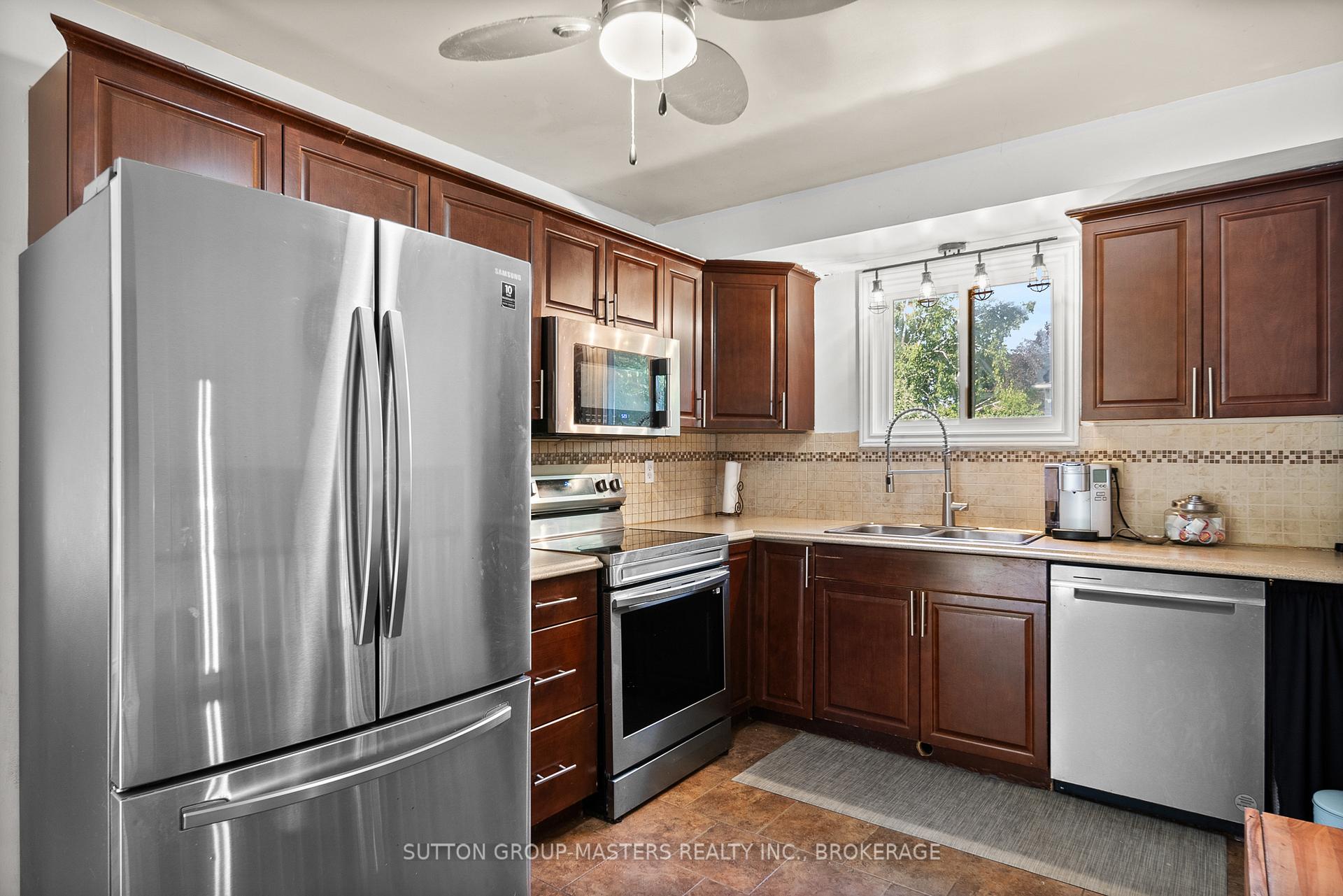 Photo 12 of 66 Nicholson Crescent, Loyalist, Amherstview — HOMEH