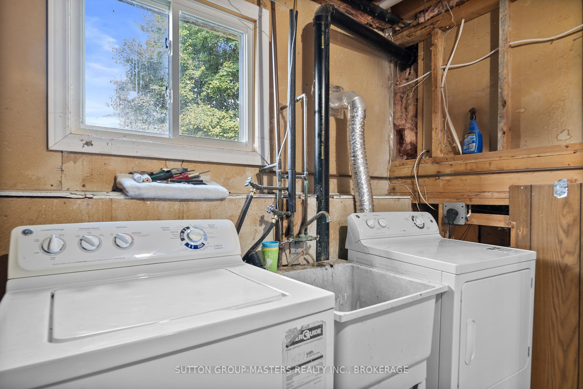 Photo 32 of 66 Nicholson Crescent, Loyalist, Amherstview — HOMEH