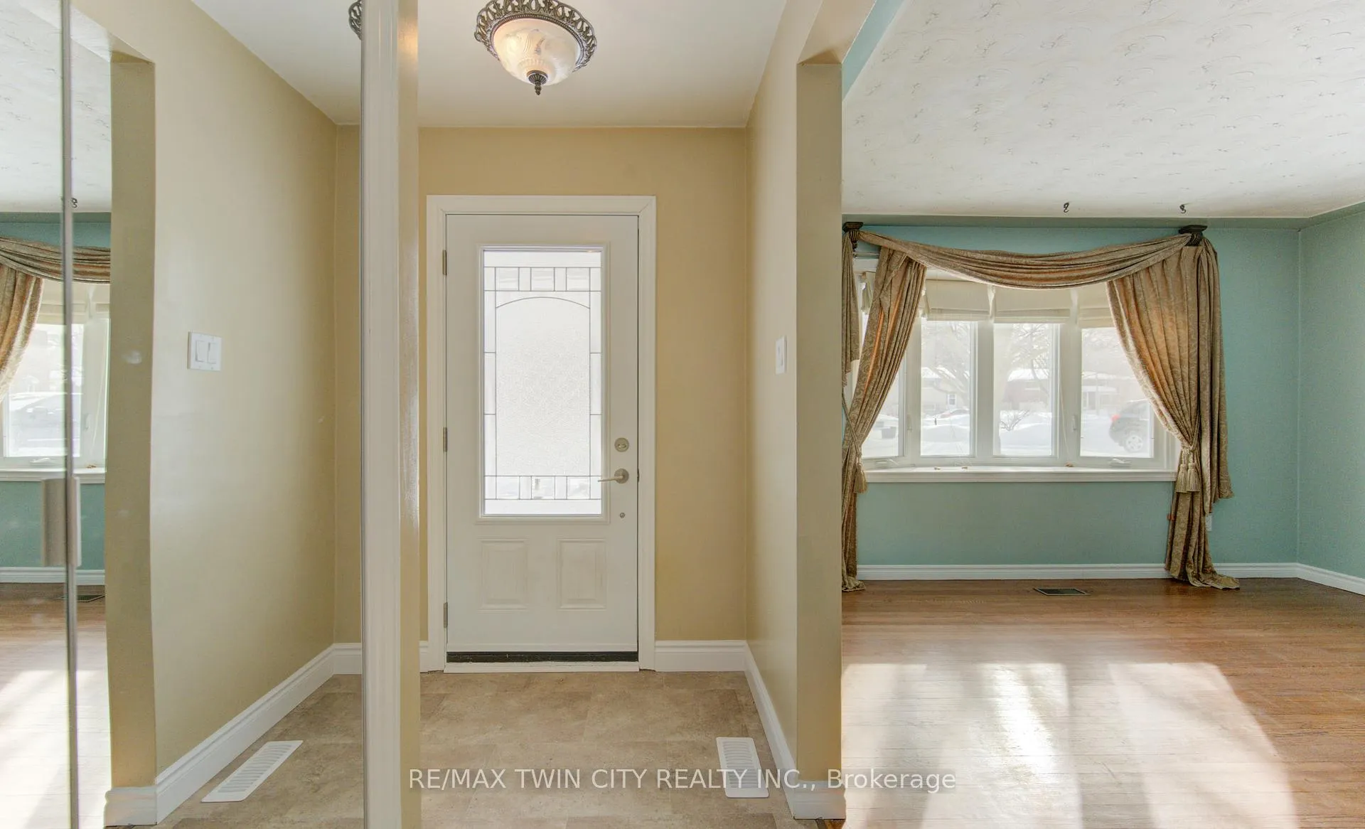 Photo 4 of Unit A, 600 Mount Anne Drive, Waterloo — HOMEH