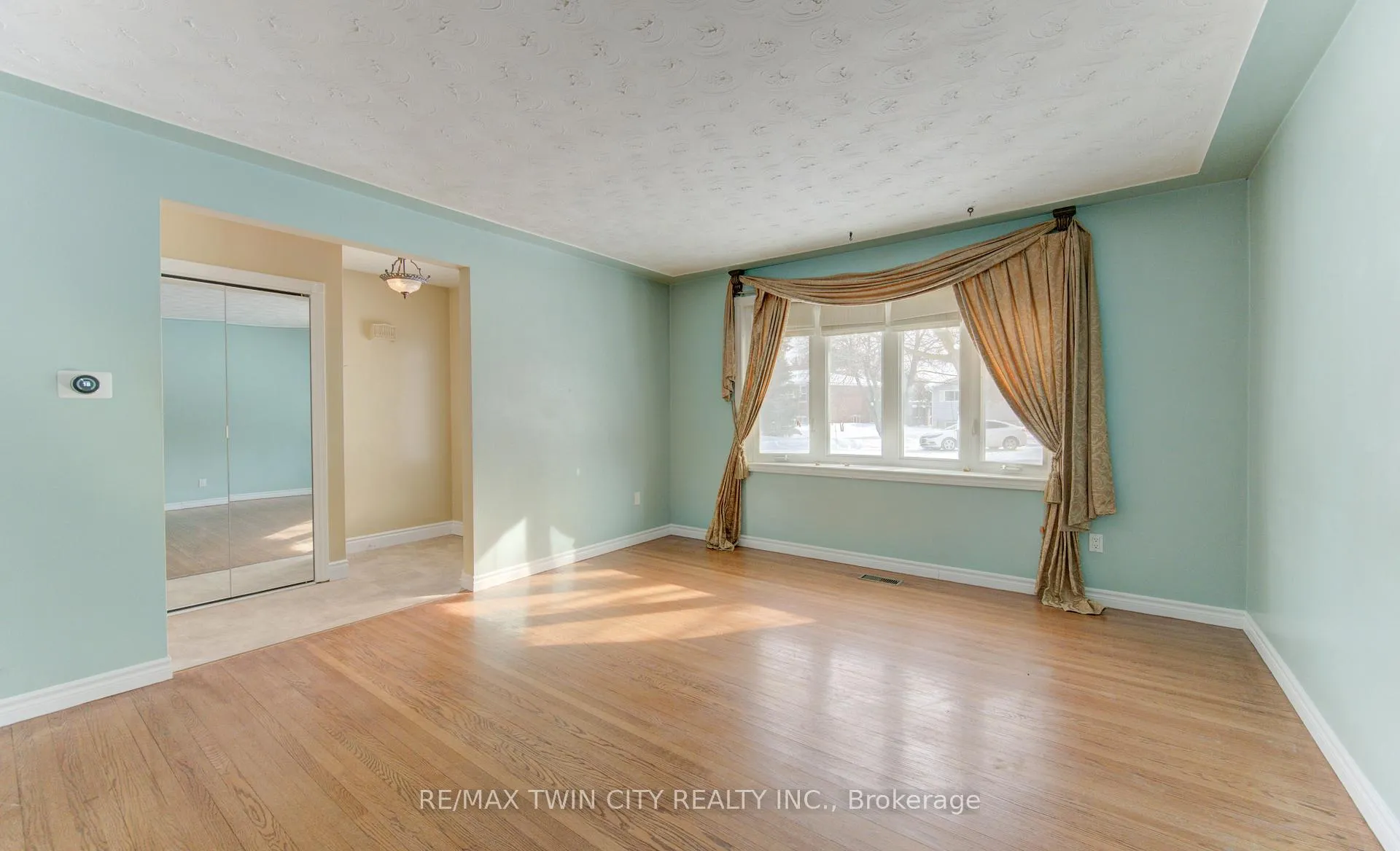 Photo 5 of Unit A, 600 Mount Anne Drive, Waterloo — HOMEH