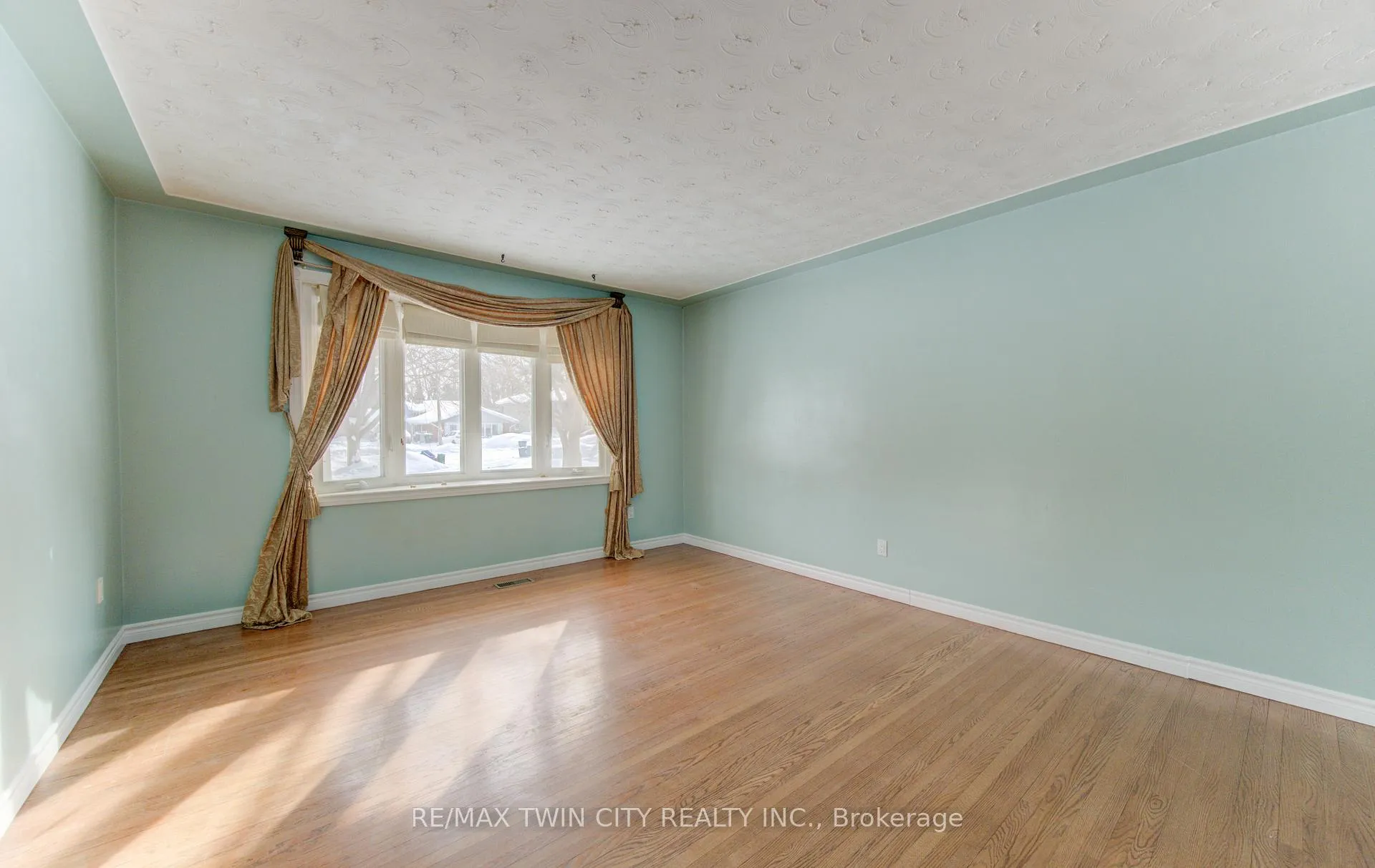 Photo 6 of Unit A, 600 Mount Anne Drive, Waterloo — HOMEH