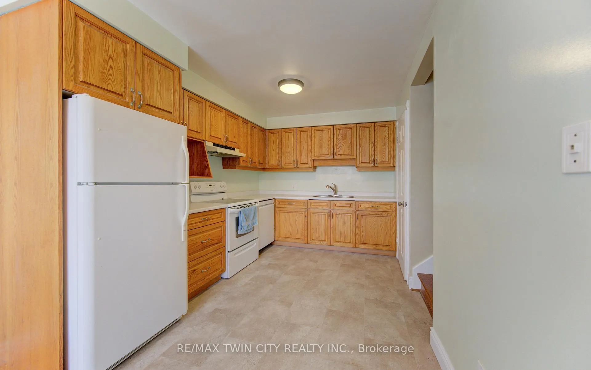 Photo 8 of Unit A, 600 Mount Anne Drive, Waterloo — HOMEH