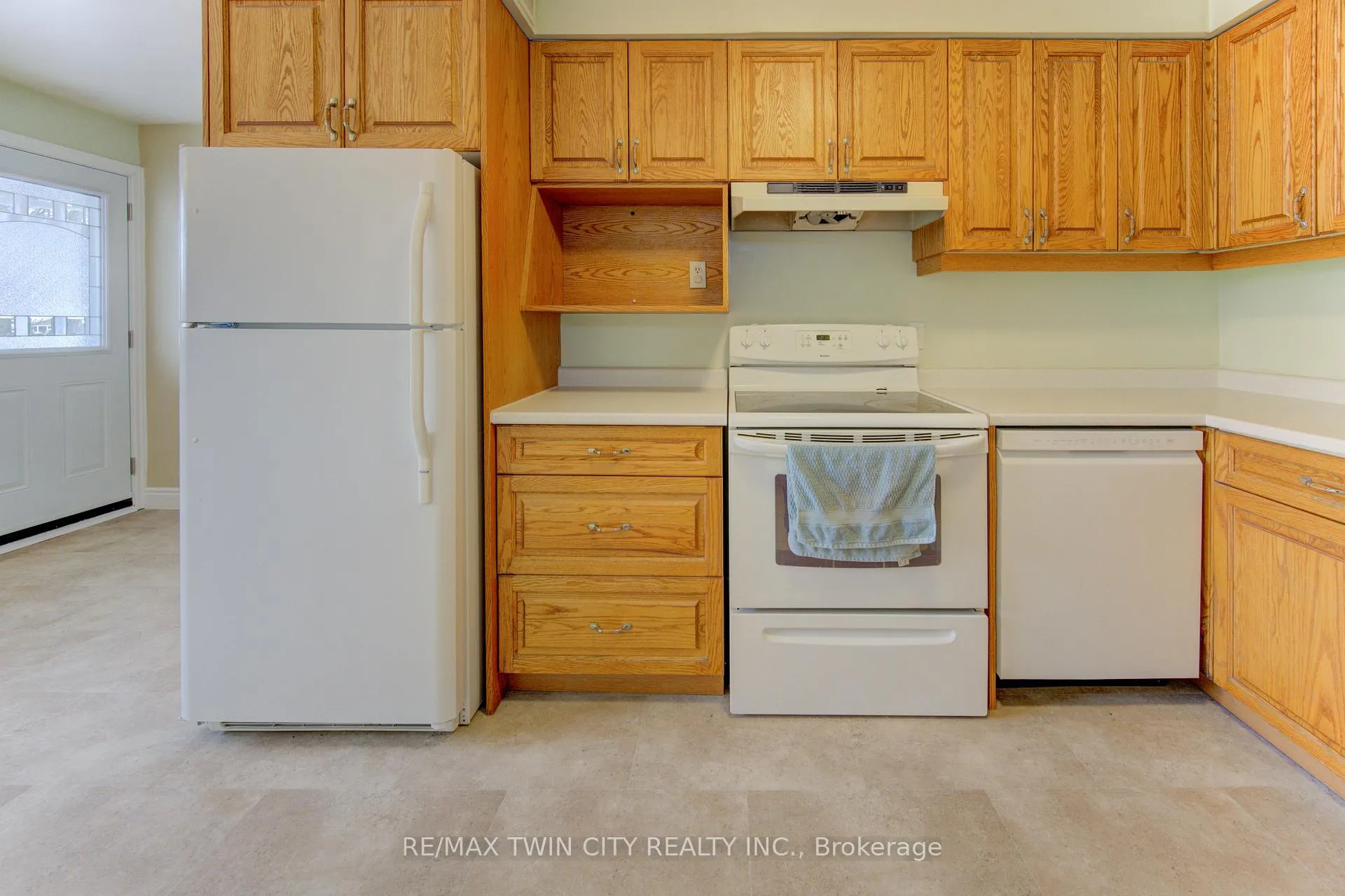 Photo 9 of Unit A, 600 Mount Anne Drive, Waterloo — HOMEH