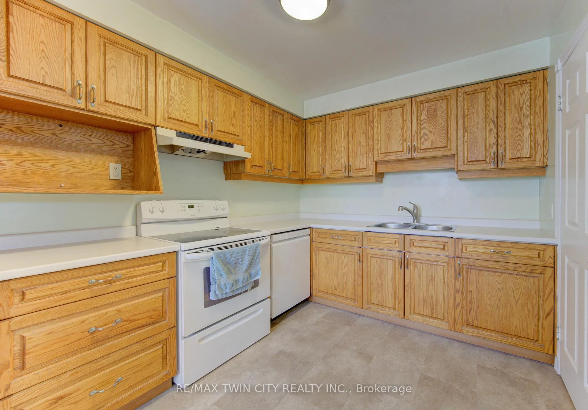 Photo 10 of Unit A, 600 Mount Anne Drive, Waterloo — HOMEH