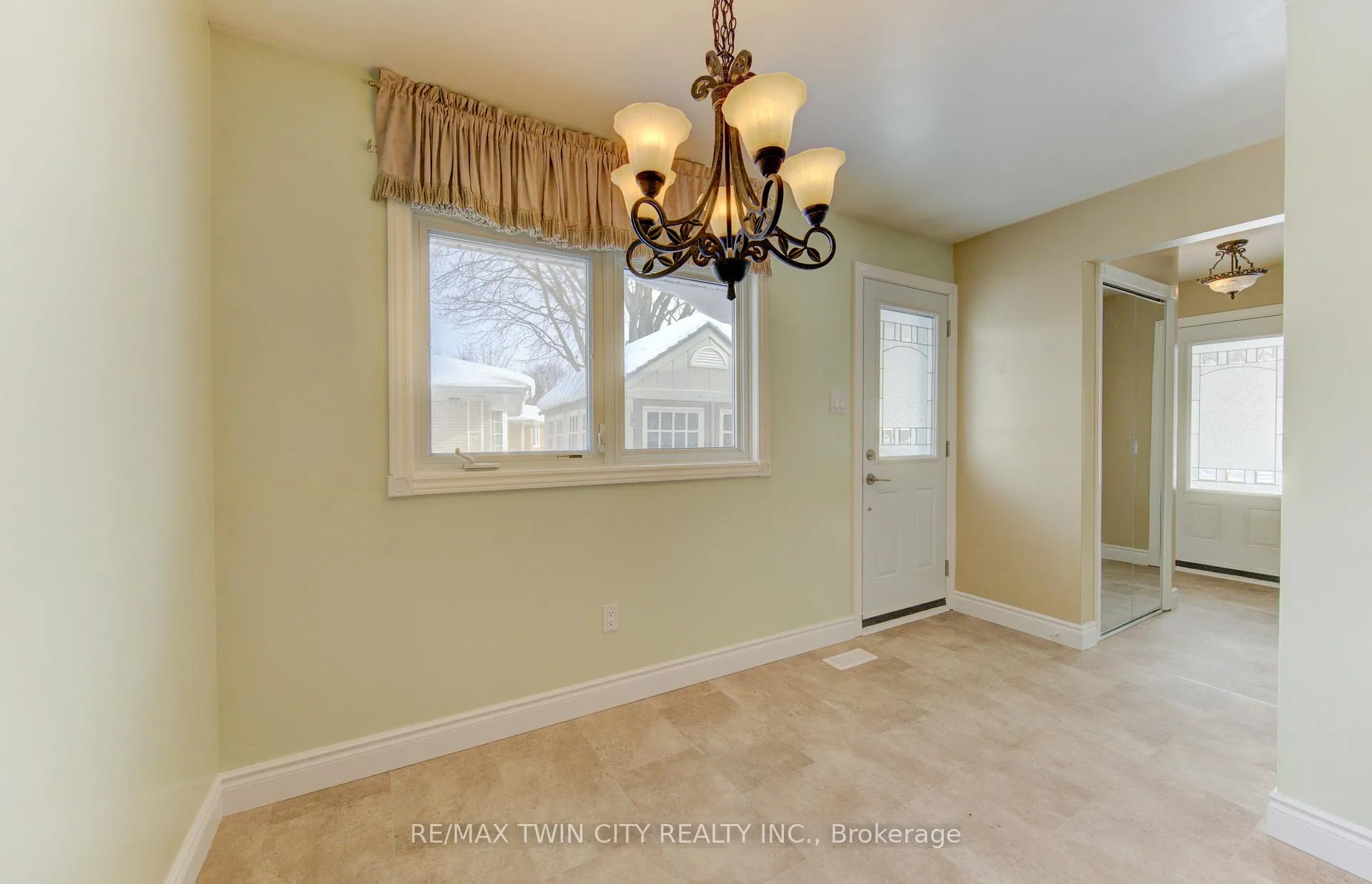 Photo 11 of Unit A, 600 Mount Anne Drive, Waterloo — HOMEH