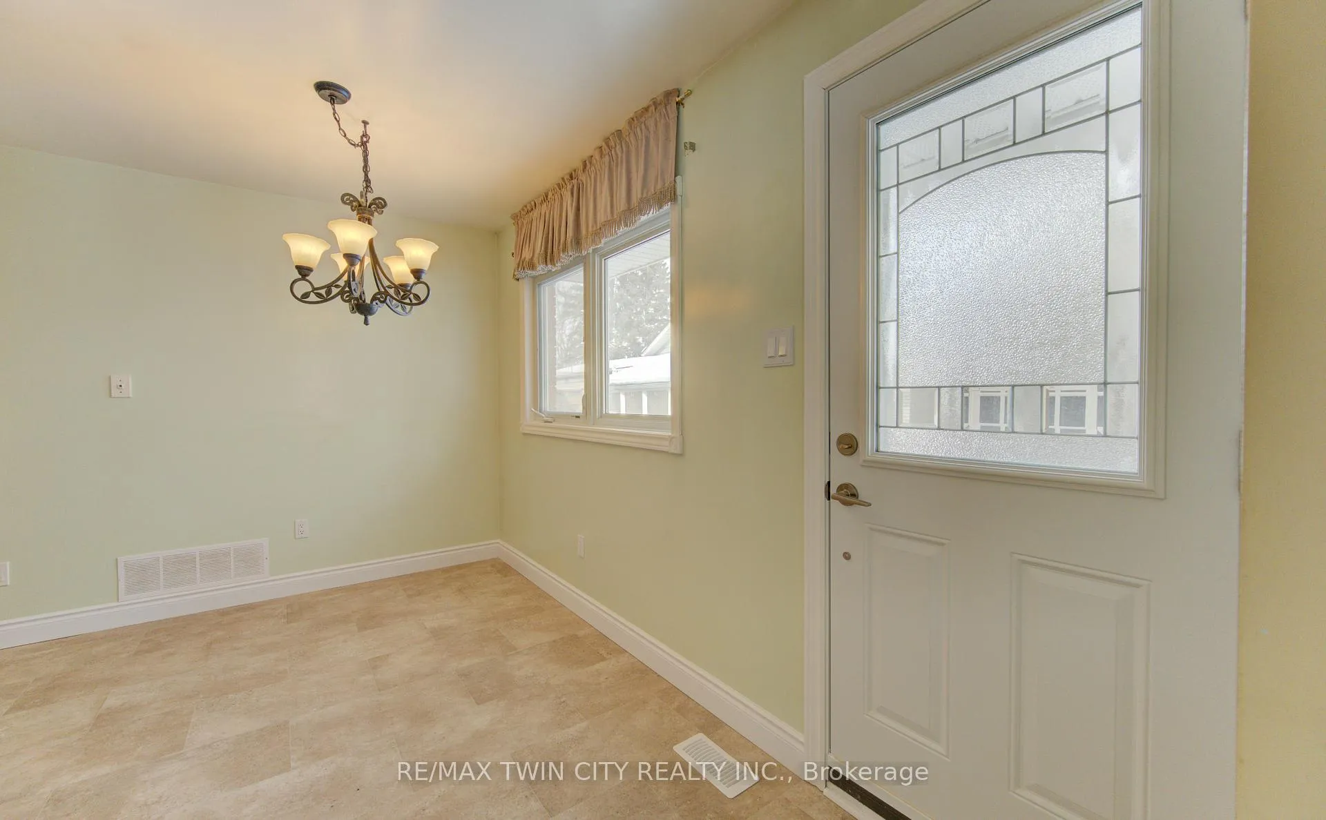 Photo 12 of Unit A, 600 Mount Anne Drive, Waterloo — HOMEH