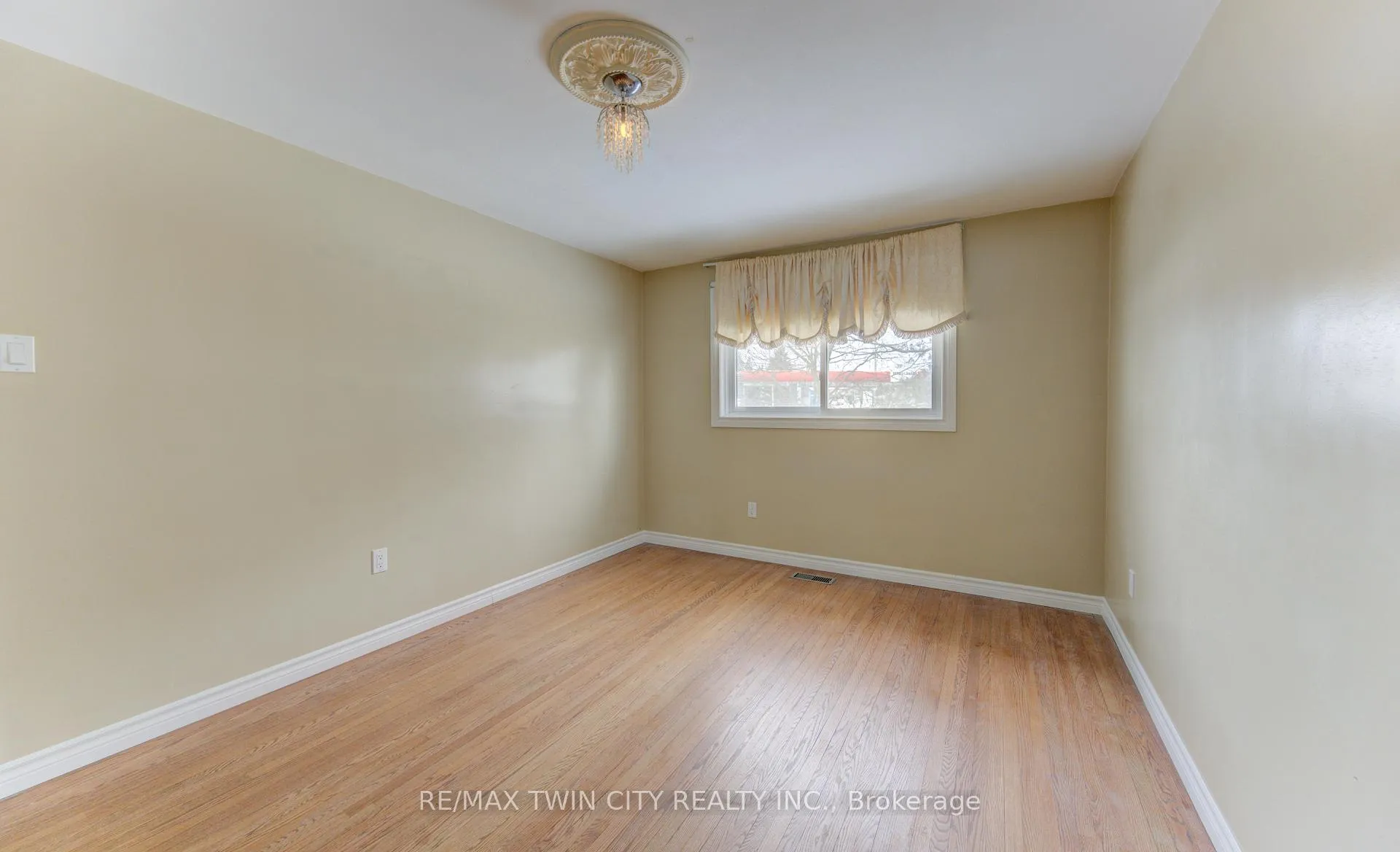 Photo 13 of Unit A, 600 Mount Anne Drive, Waterloo — HOMEH