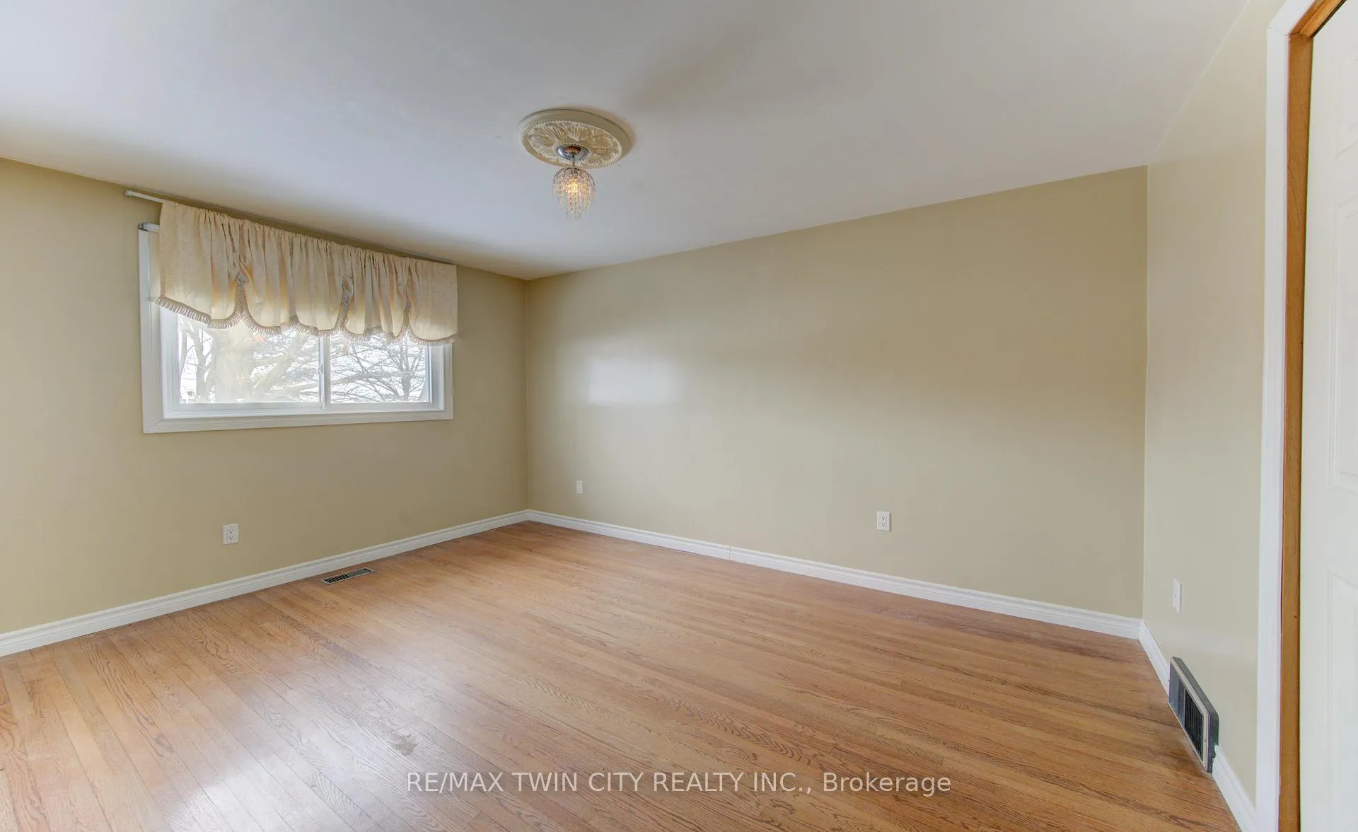 Photo 14 of Unit A, 600 Mount Anne Drive, Waterloo — HOMEH