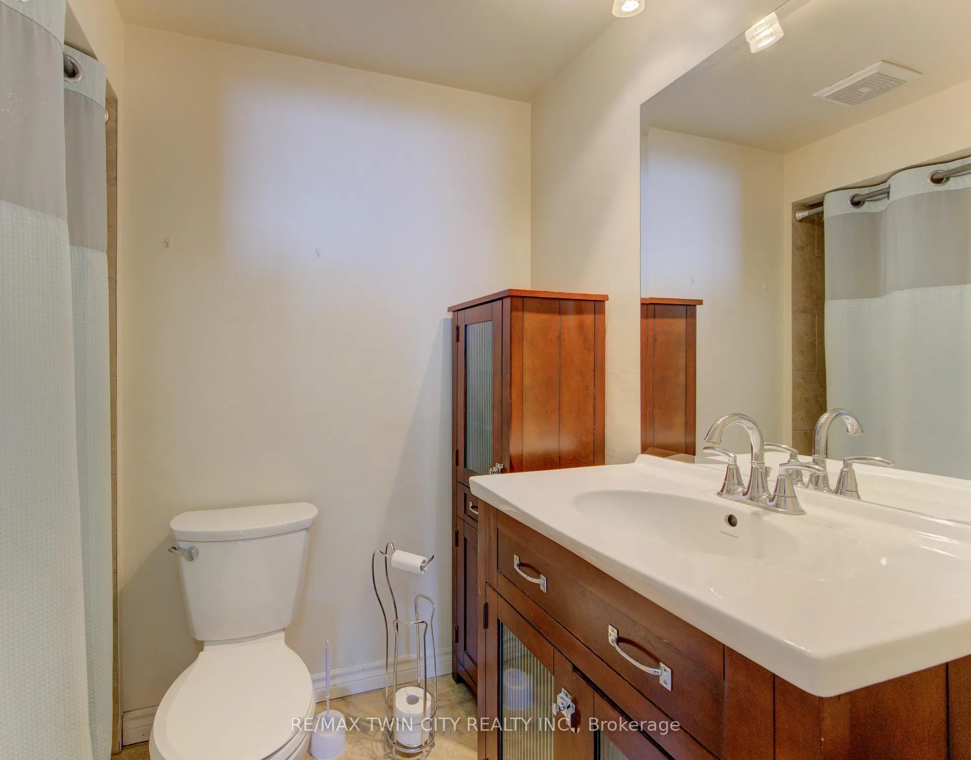 Photo 20 of Unit A, 600 Mount Anne Drive, Waterloo — HOMEH