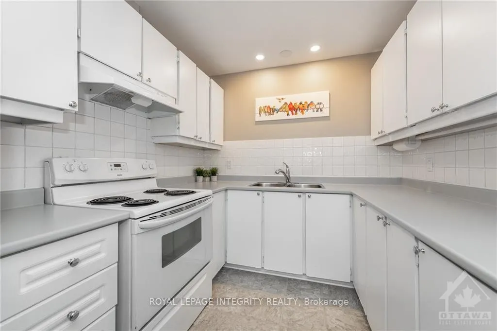 Photo 10 of 170 Salter Crescent, Ottawa, Kanata - Beaverbrook — HOMEH