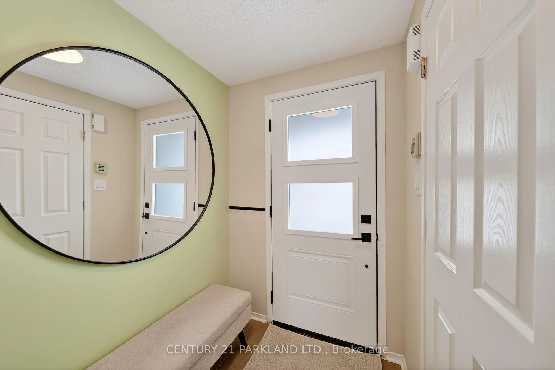 Photo 2 of 3 Majesty Boulevard, Barrie, Innis-Shore — HOMEH