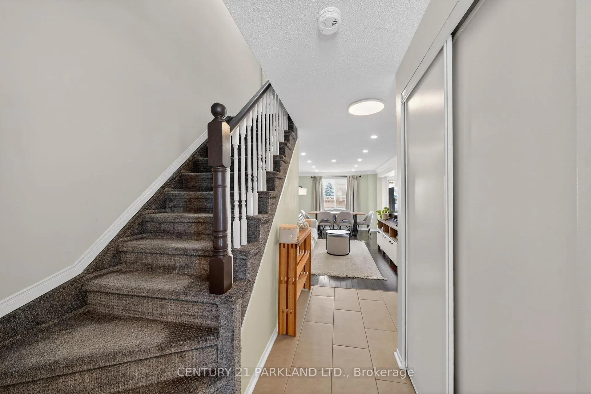 Photo 3 of 3 Majesty Boulevard, Barrie, Innis-Shore — HOMEH