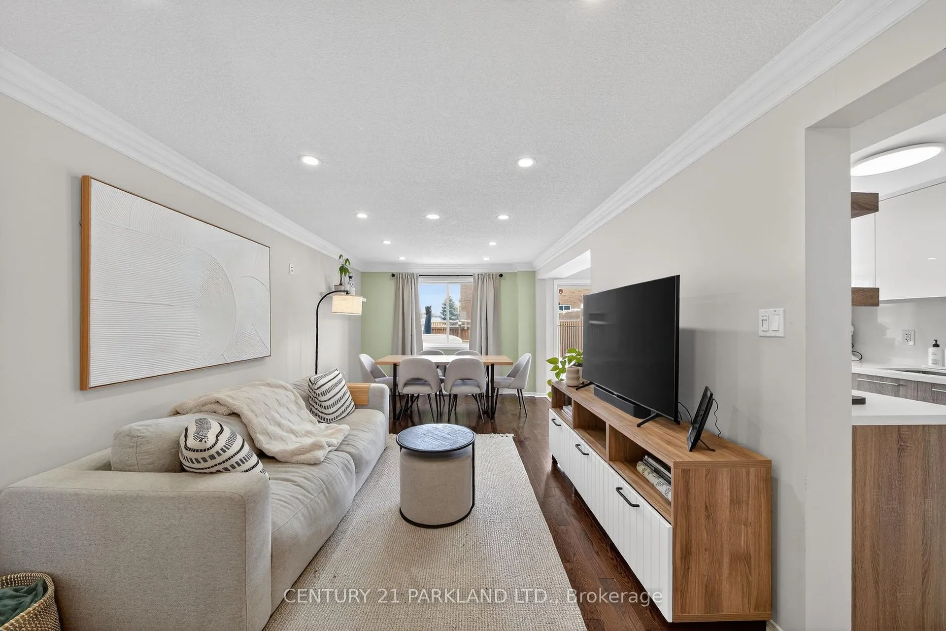 Photo 4 of 3 Majesty Boulevard, Barrie, Innis-Shore — HOMEH