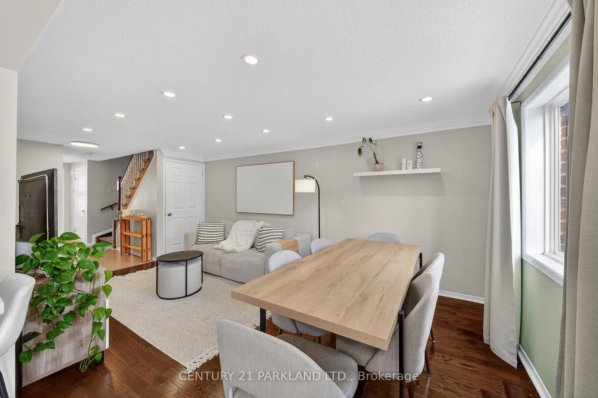 Photo 8 of 3 Majesty Boulevard, Barrie, Innis-Shore — HOMEH