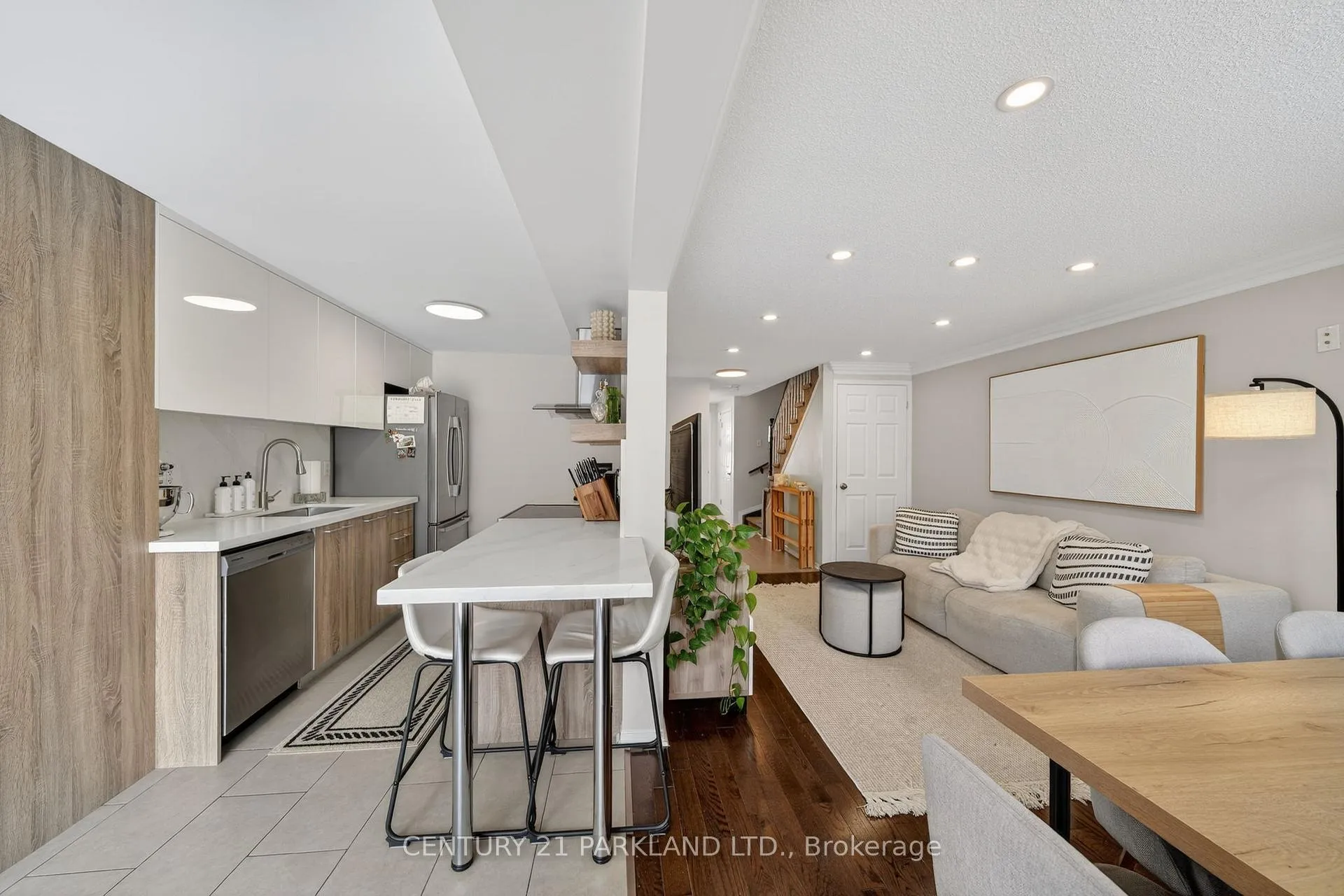 Photo 10 of 3 Majesty Boulevard, Barrie, Innis-Shore — HOMEH