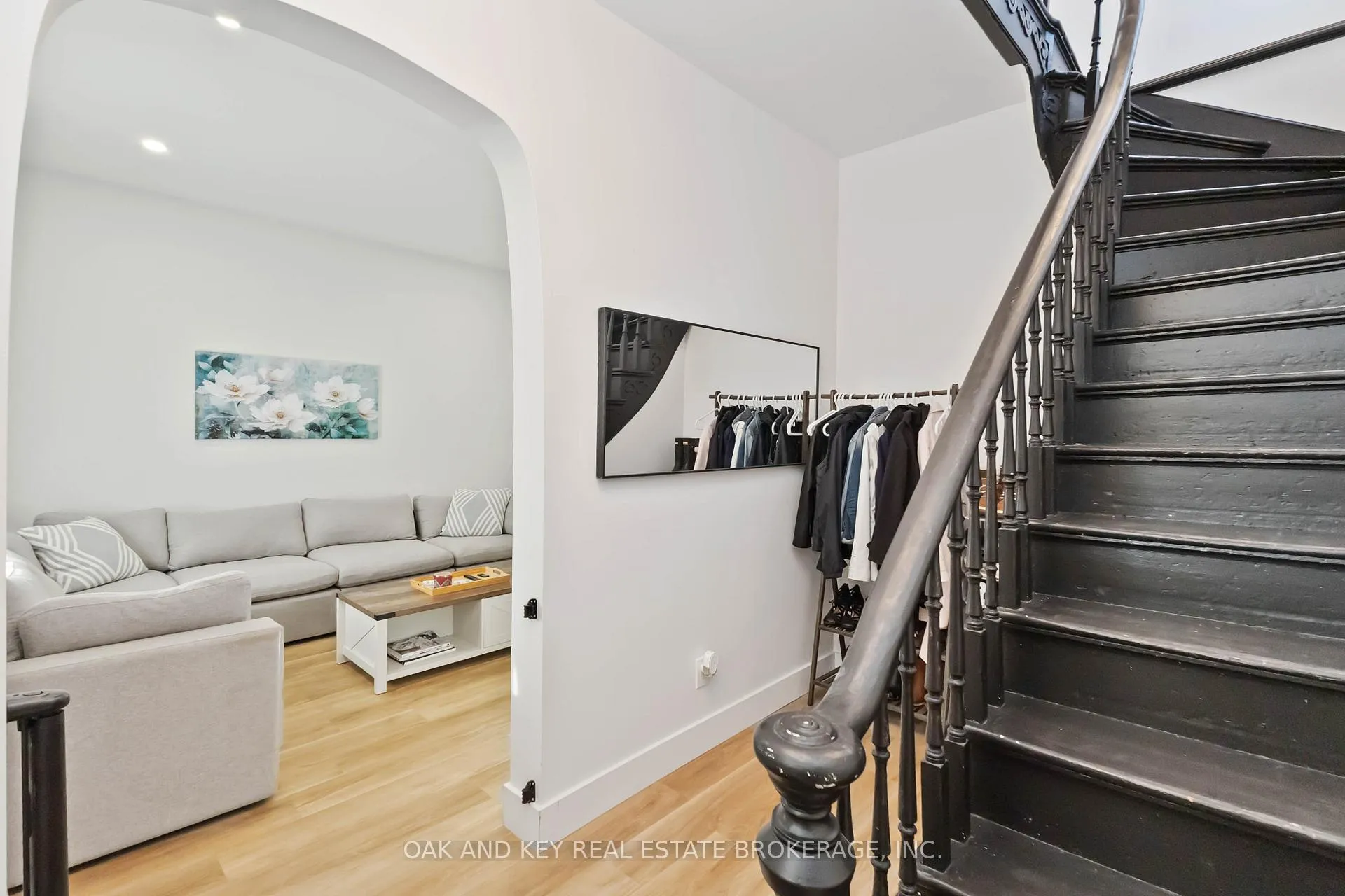 Photo 7 of 181 Wellington Street, St. Thomas — HOMEH