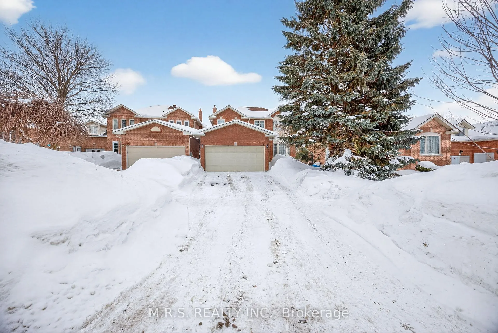 Photo 3 of 11 Barwick Drive, Barrie, West Bayfield — HOMEH