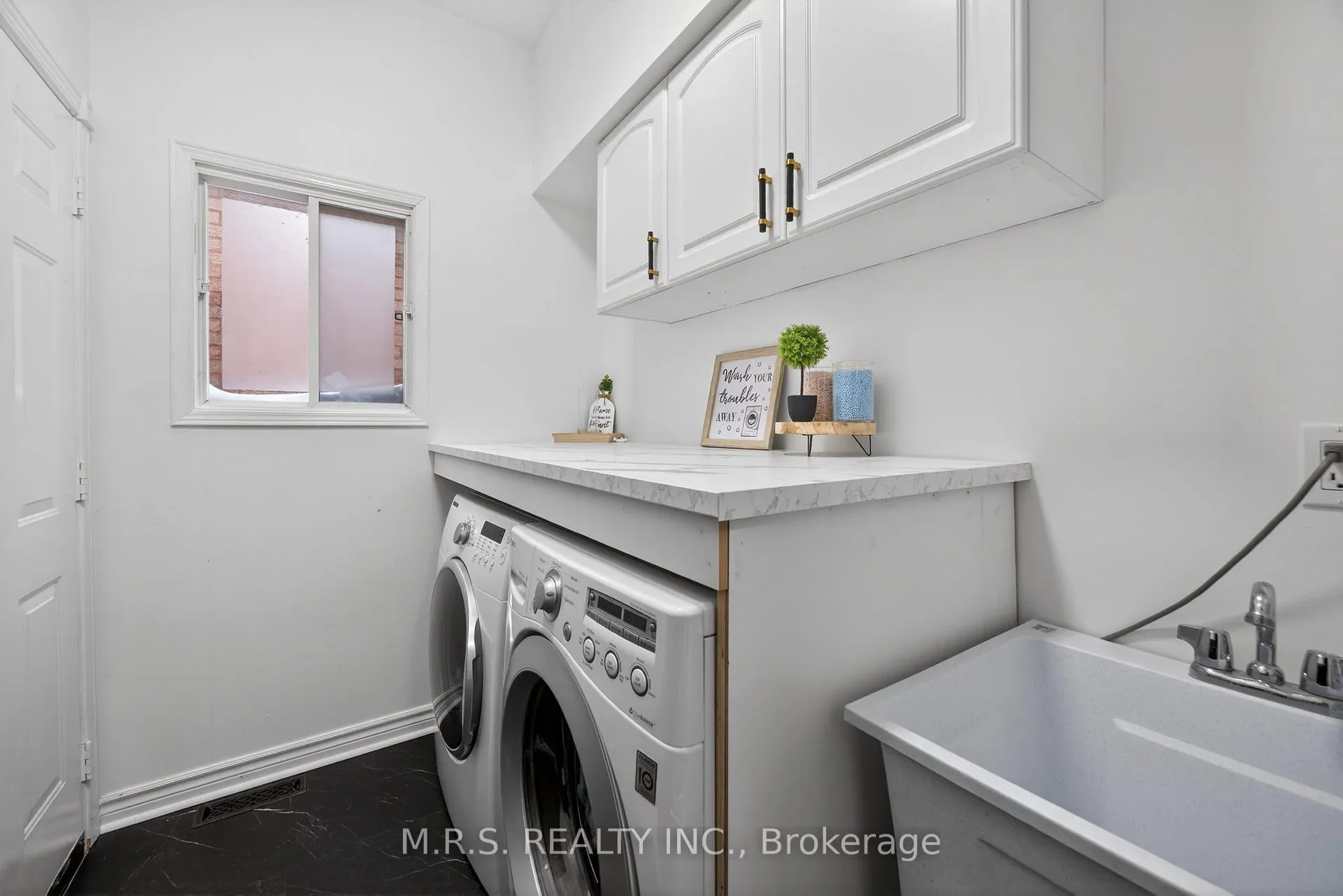 Photo 7 of 11 Barwick Drive, Barrie, West Bayfield — HOMEH