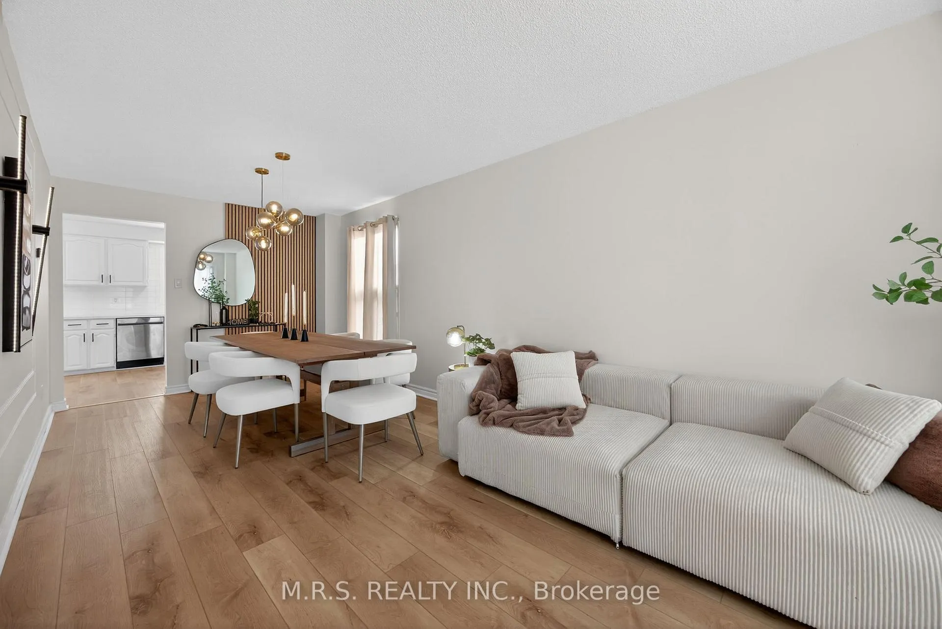 Photo 8 of 11 Barwick Drive, Barrie, West Bayfield — HOMEH