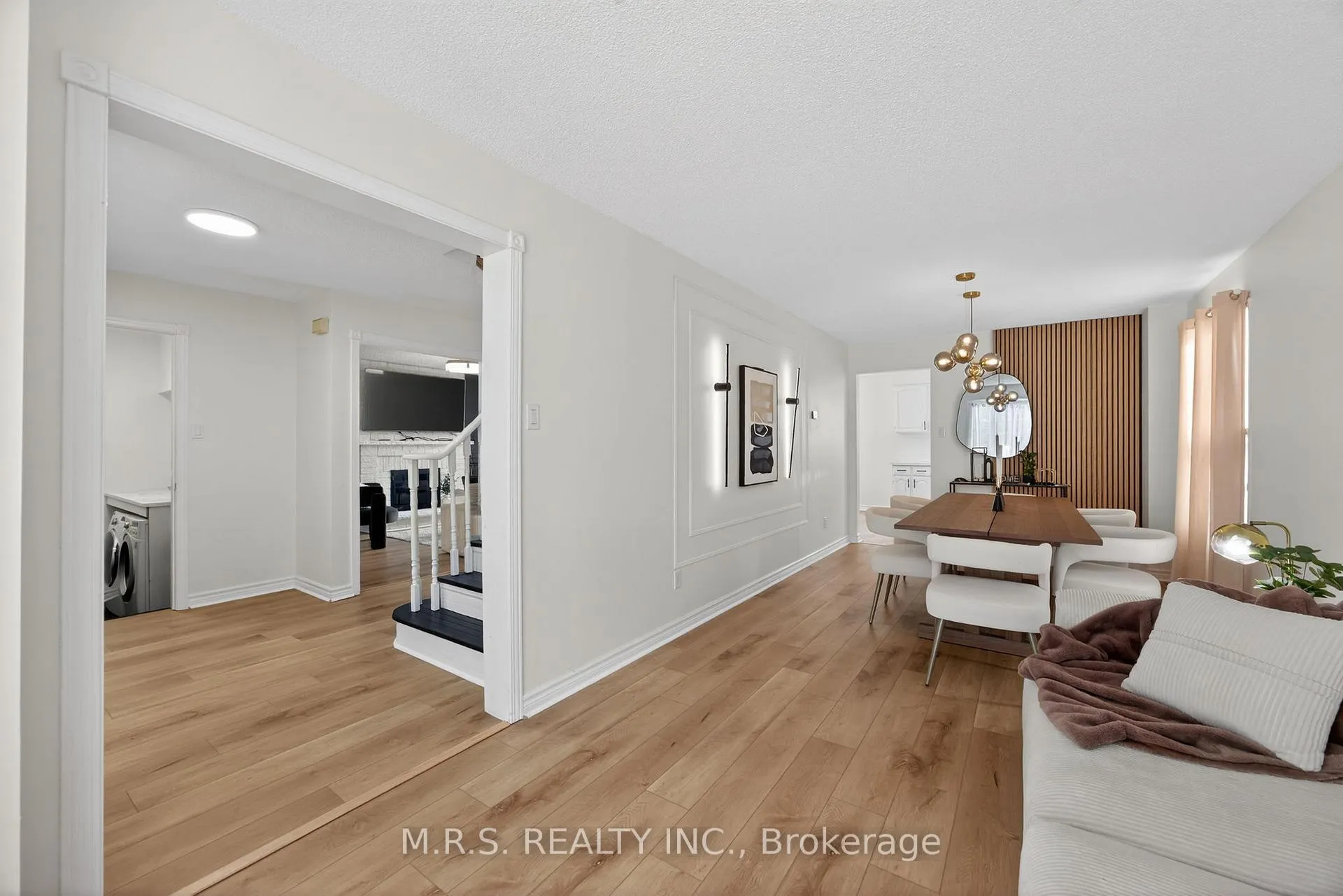 Photo 9 of 11 Barwick Drive, Barrie, West Bayfield — HOMEH