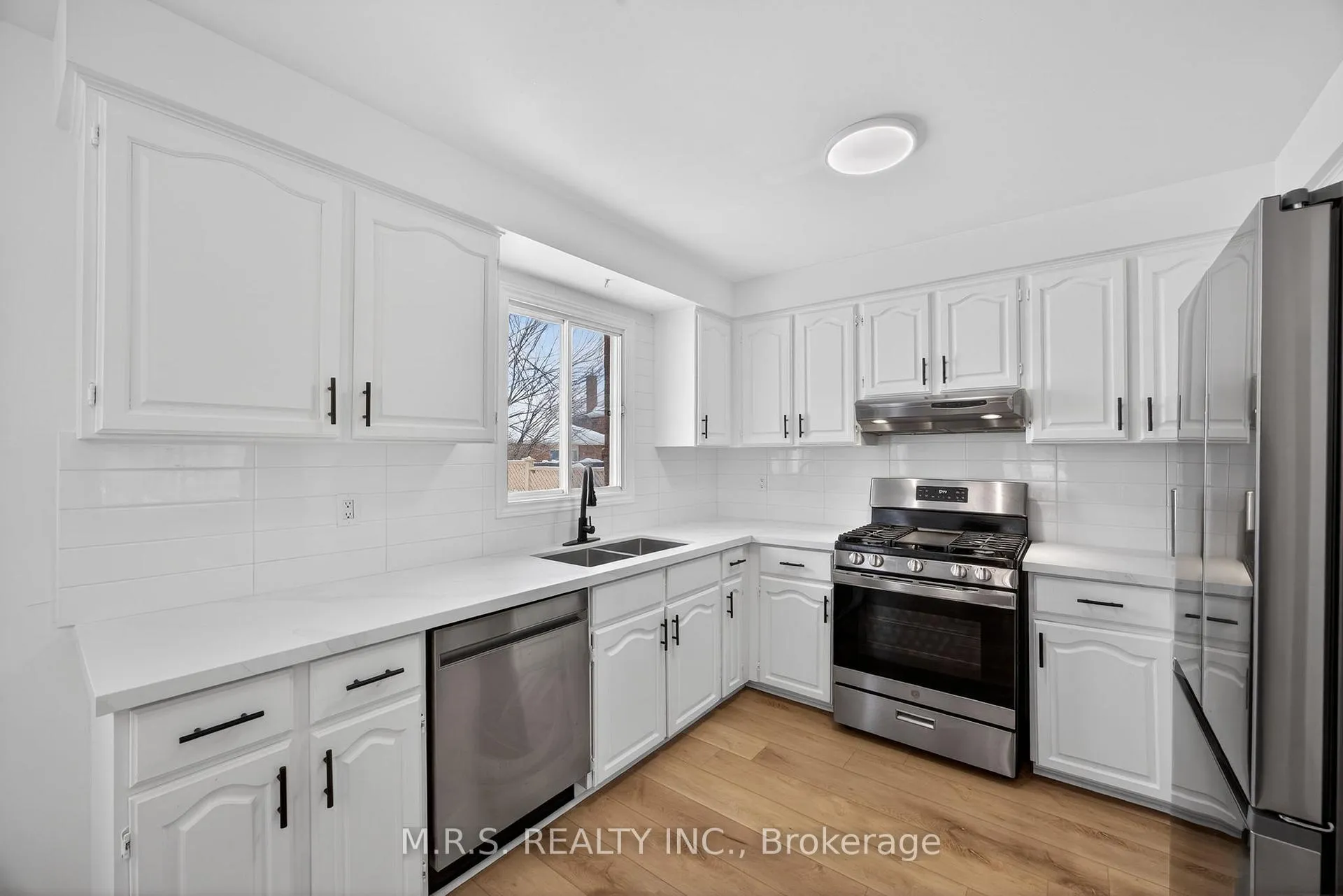 Photo 13 of 11 Barwick Drive, Barrie, West Bayfield — HOMEH