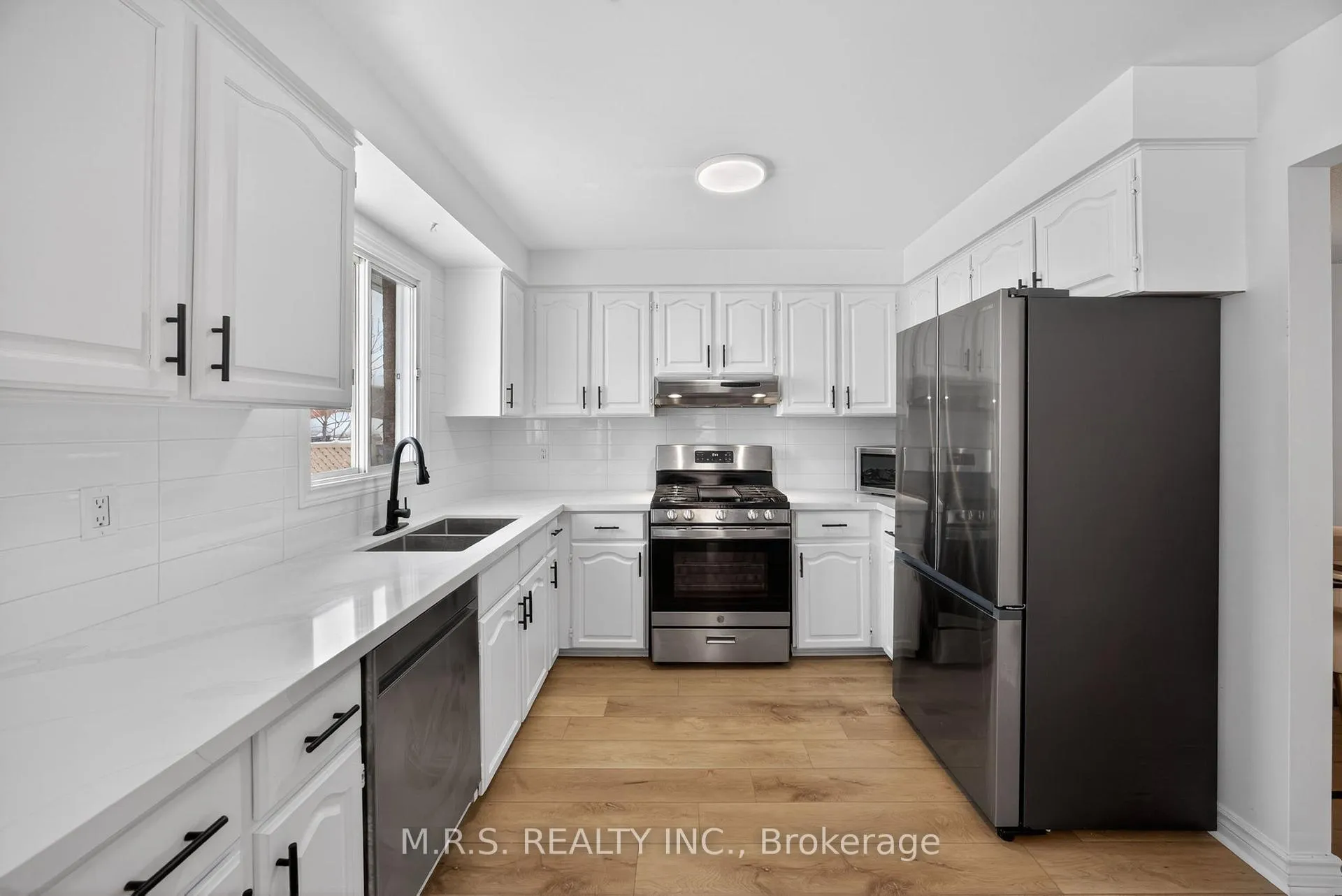 Photo 15 of 11 Barwick Drive, Barrie, West Bayfield — HOMEH
