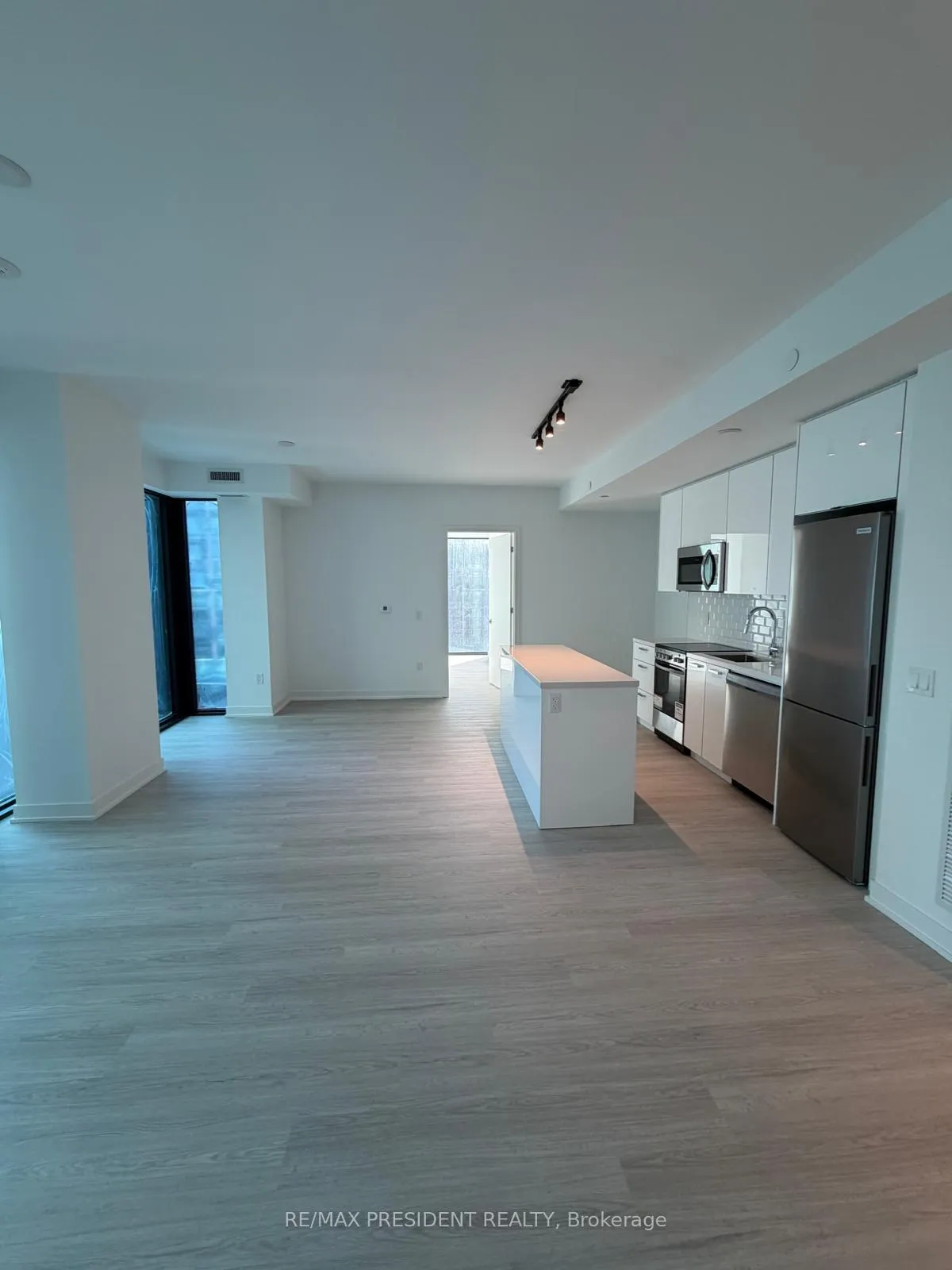 Front of Unit 402, 284 King Street E