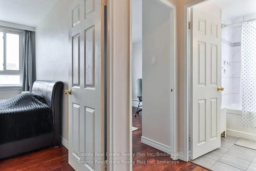 Photo 6 of Unit 303, 55 Neptune Drive, Toronto, Englemount-Lawrence — HOMEH
