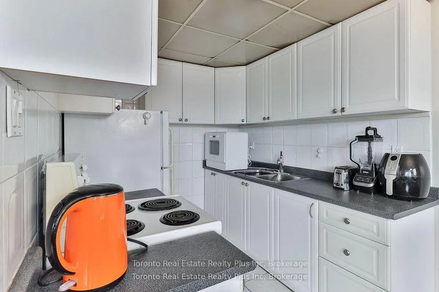 Photo 17 of Unit 303, 55 Neptune Drive, Toronto, Englemount-Lawrence — HOMEH