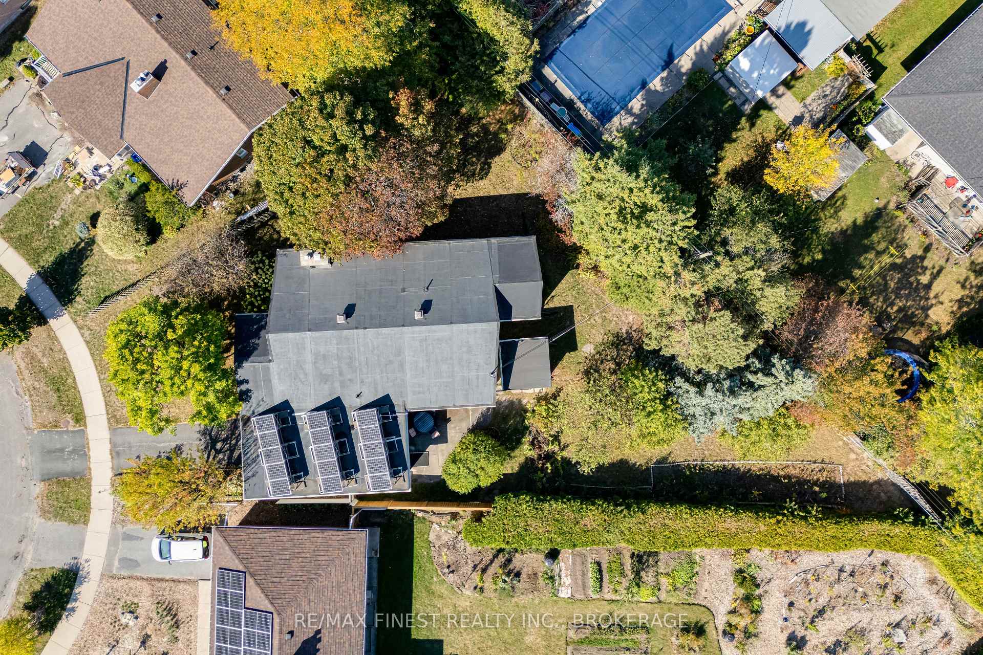 Photo 3 of 85 Holland Crescent, Kingston, Central City West — HOMEH