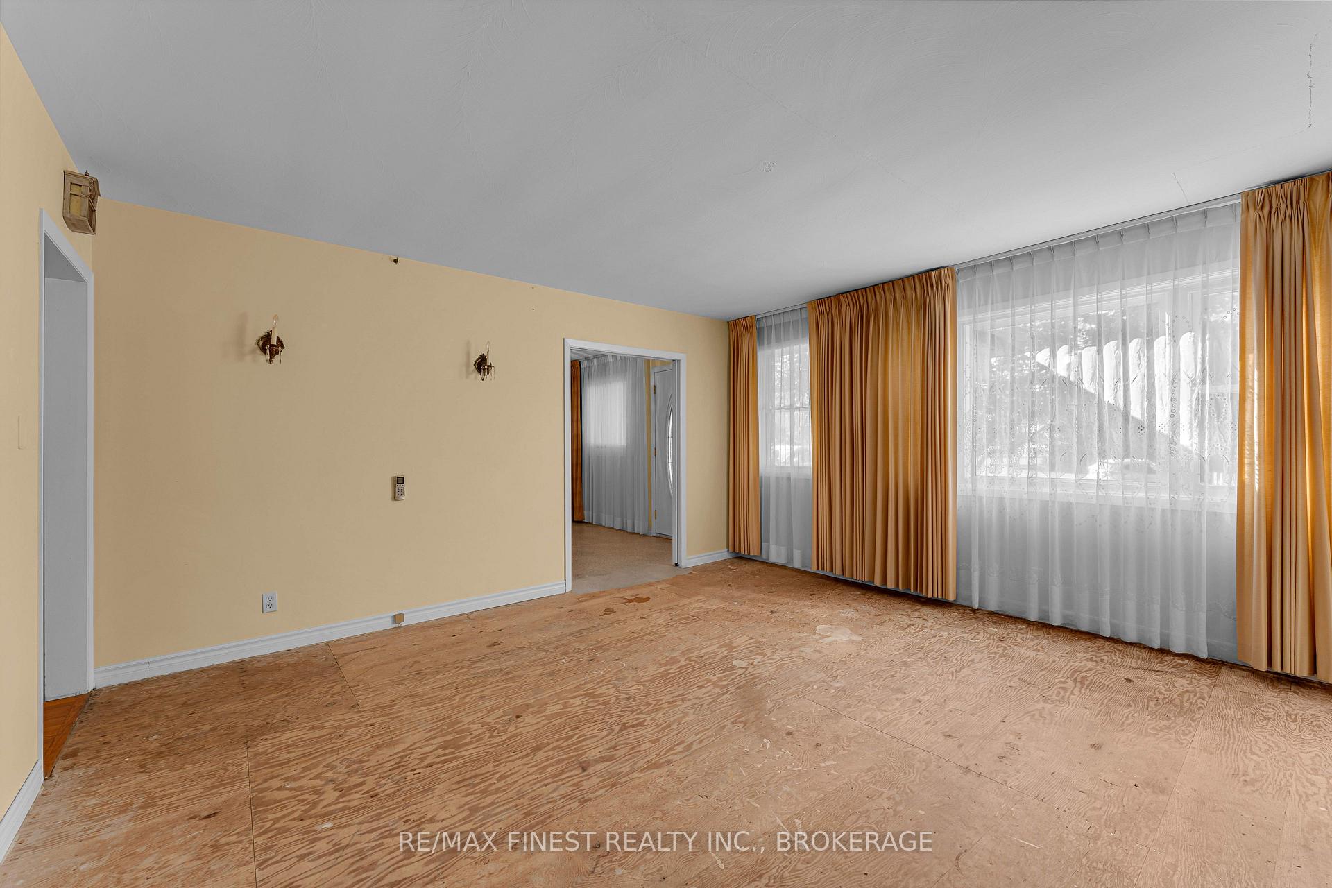 Photo 14 of 85 Holland Crescent, Kingston, Central City West — HOMEH