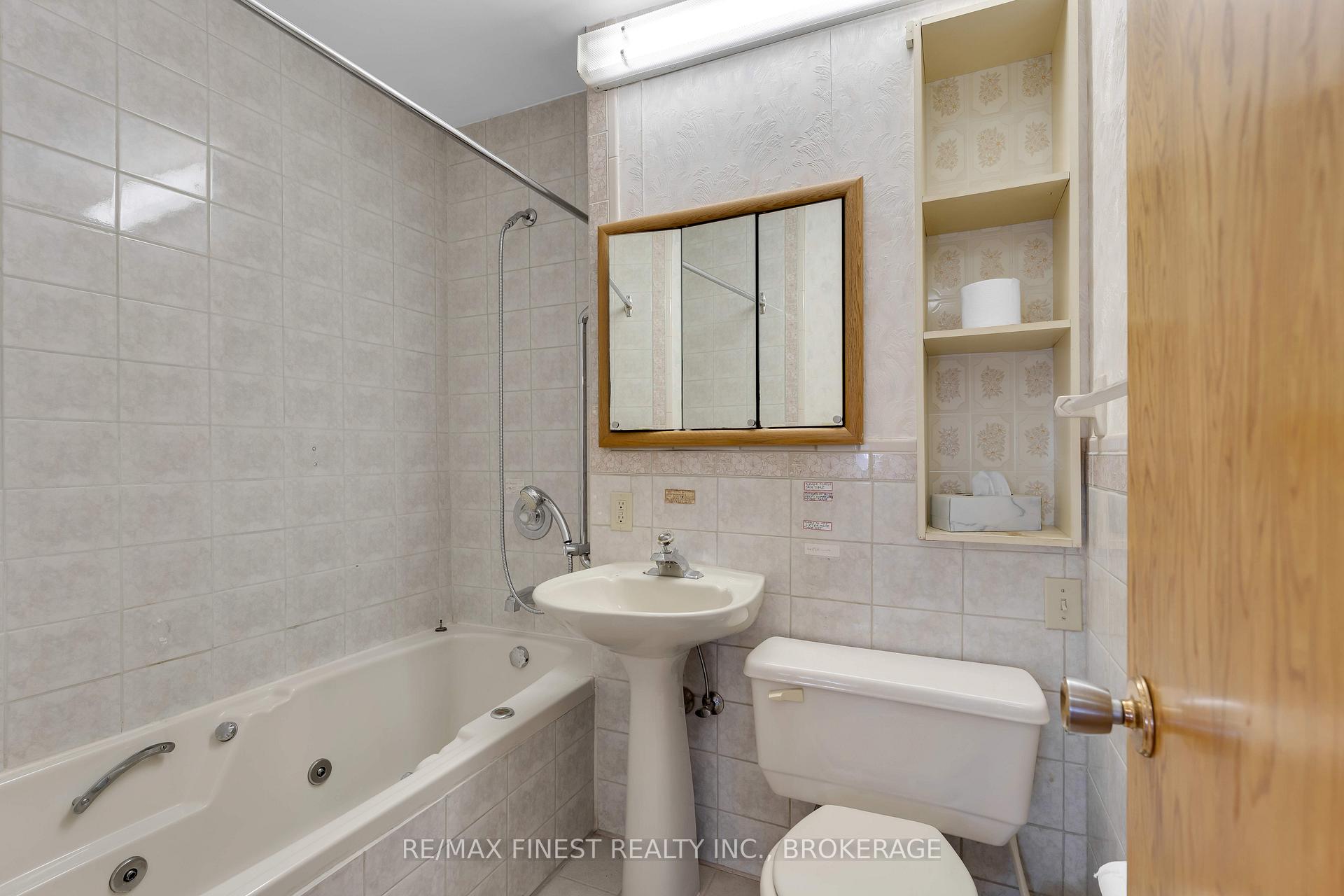 Photo 24 of 85 Holland Crescent, Kingston, Central City West — HOMEH