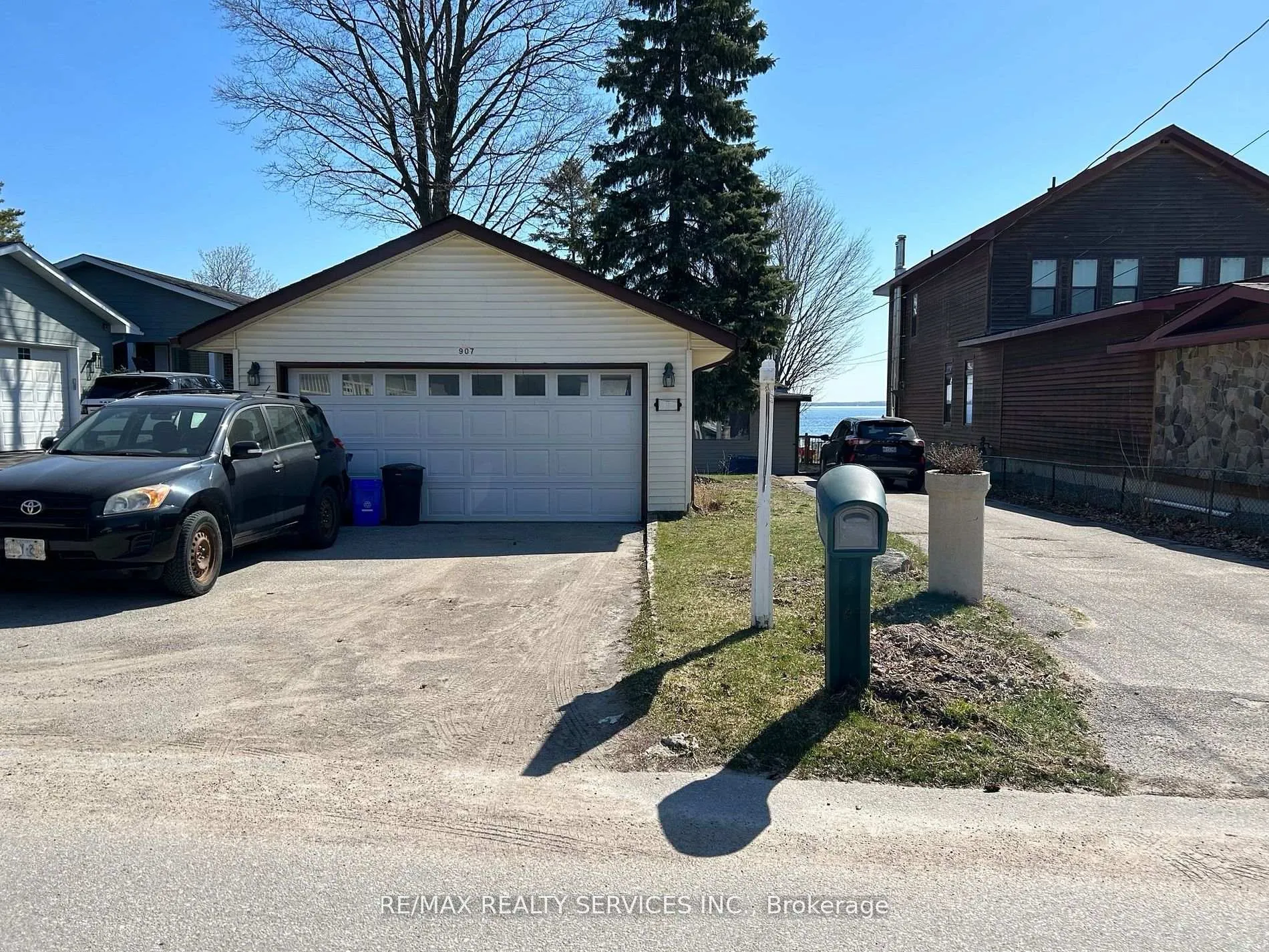 Photo 4 of 907 Adams Road, Innisfil, Alcona — HOMEH
