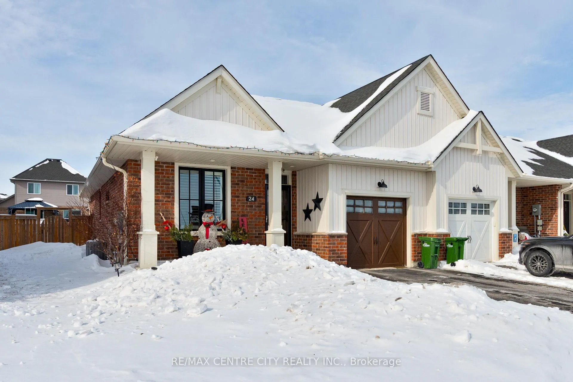 Photo 2 of 24 Renaissance Drive, St. Thomas — HOMEH