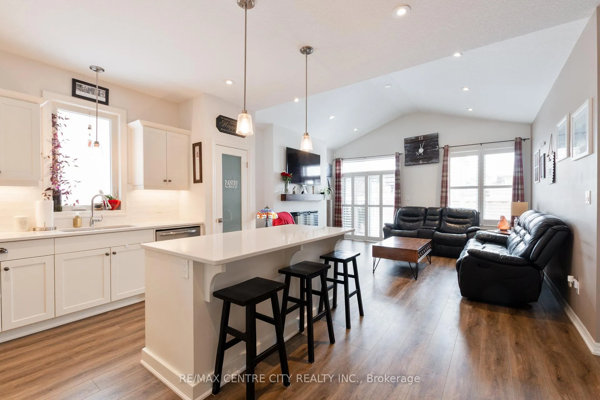 Photo 6 of 24 Renaissance Drive, St. Thomas — HOMEH