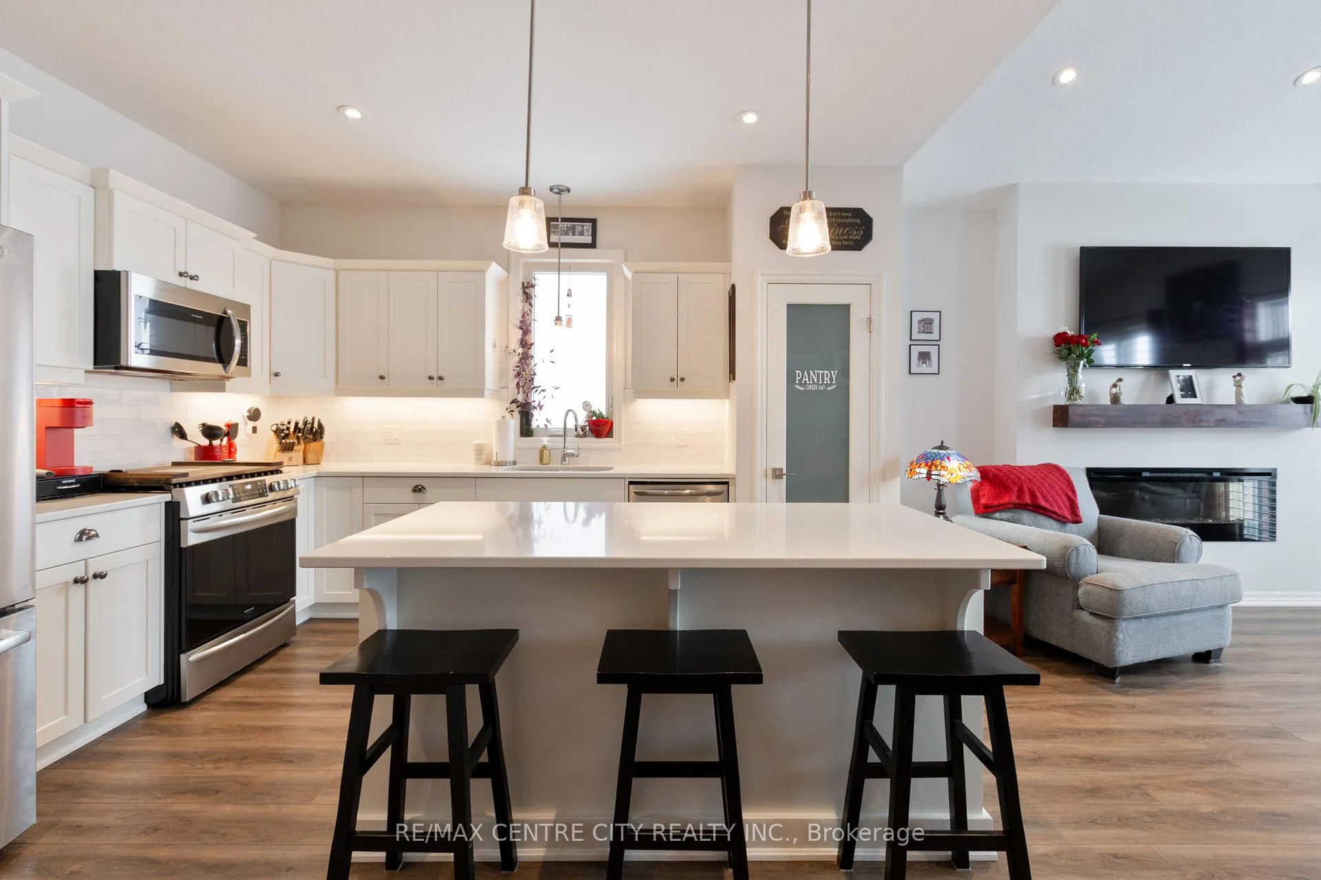 Photo 7 of 24 Renaissance Drive, St. Thomas — HOMEH