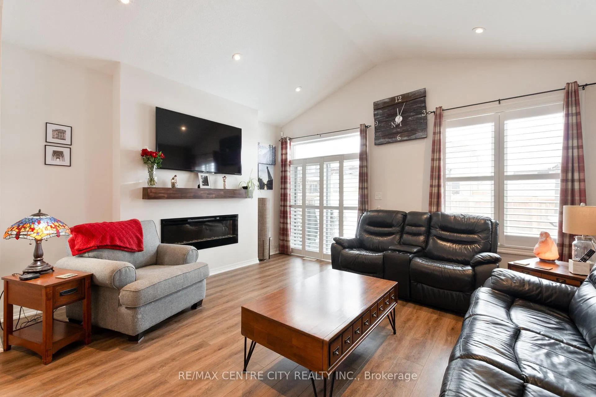 Photo 9 of 24 Renaissance Drive, St. Thomas — HOMEH