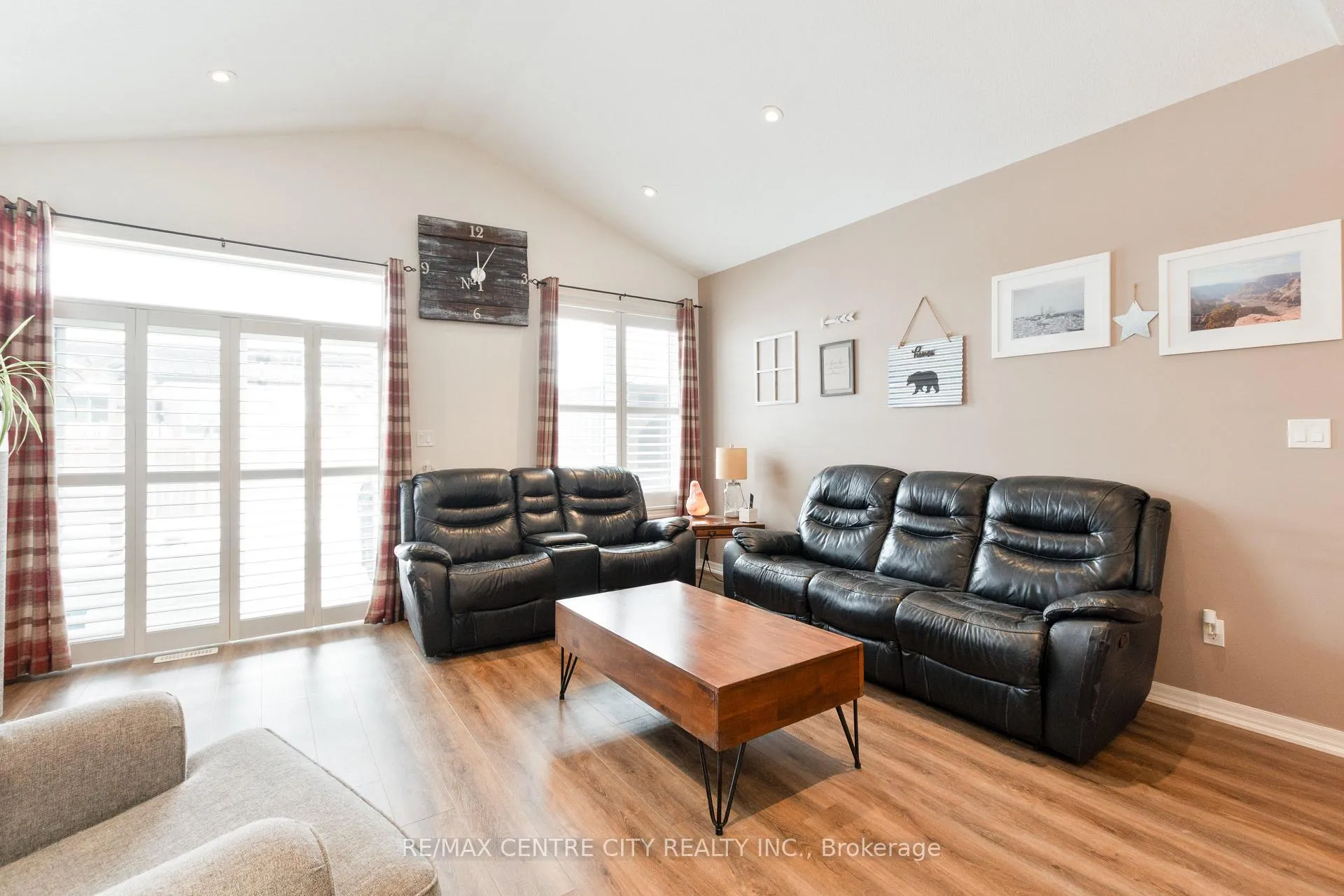 Photo 10 of 24 Renaissance Drive, St. Thomas — HOMEH
