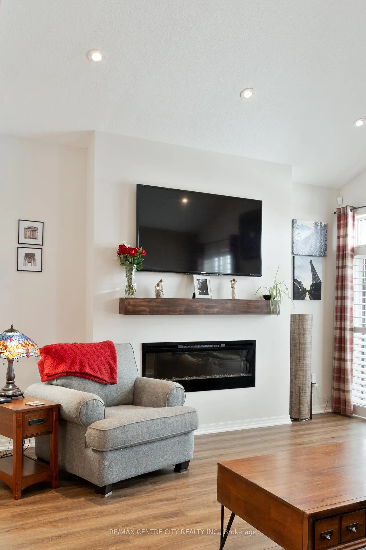 Photo 11 of 24 Renaissance Drive, St. Thomas — HOMEH