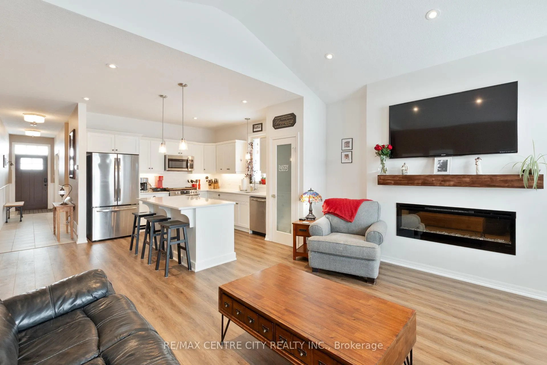 Photo 12 of 24 Renaissance Drive, St. Thomas — HOMEH