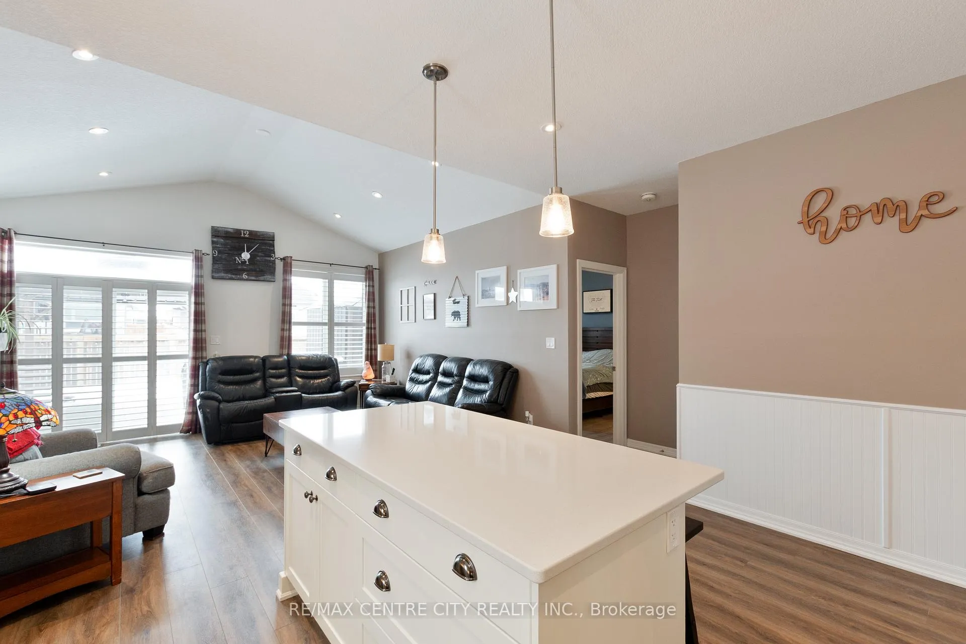 Photo 15 of 24 Renaissance Drive, St. Thomas — HOMEH