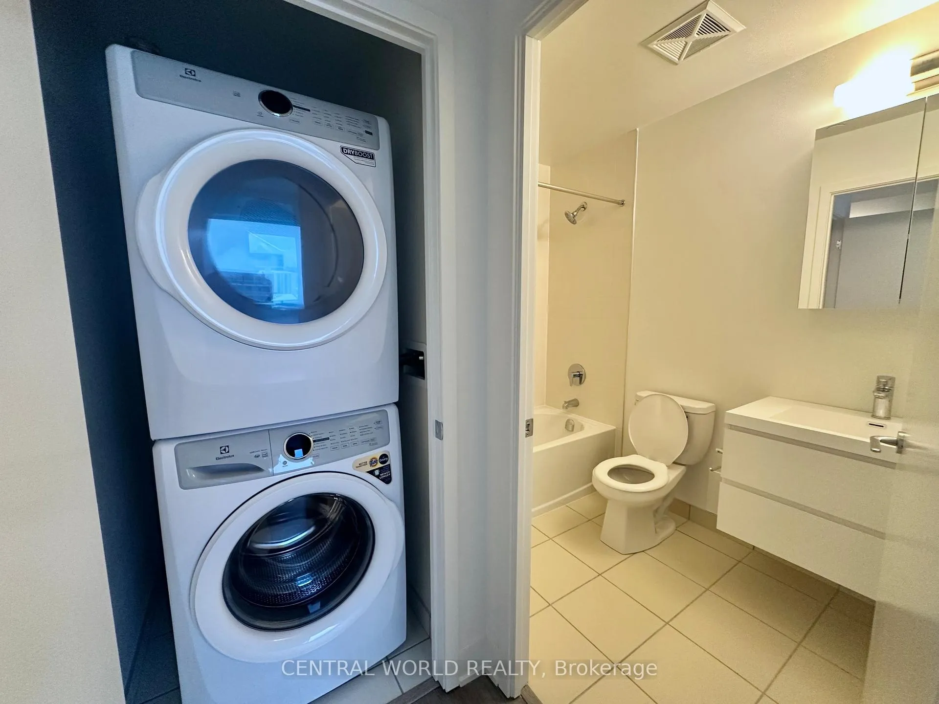 Photo 3 of Unit 1401, 38 Andre de grasse Street, Markham, Unionville — HOMEH