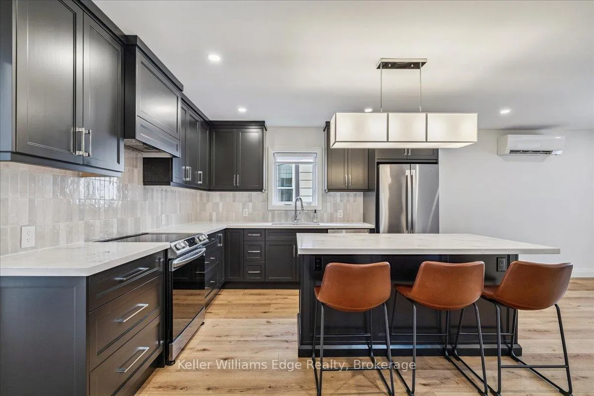Photo 6 of Unit 2, 128 Gage Avenue S, Hamilton, Blakeley — HOMEH