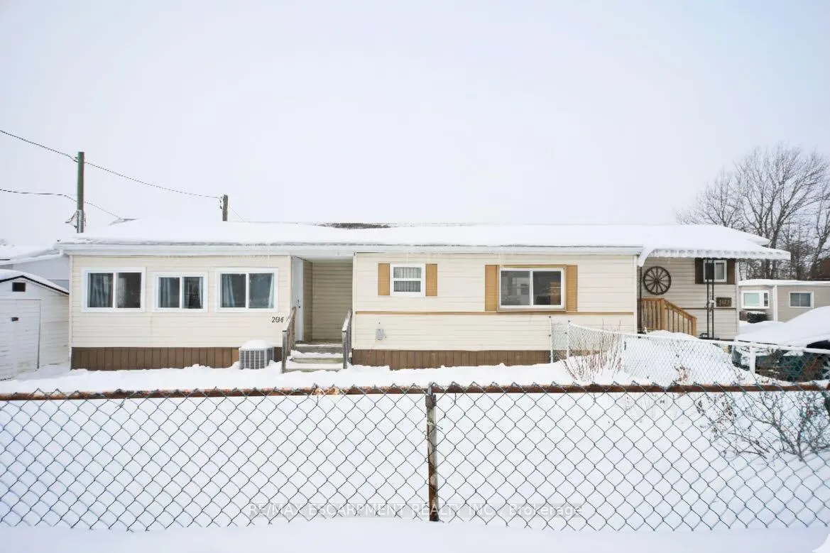 Front of Unit 204, 241 St. Paul Street W