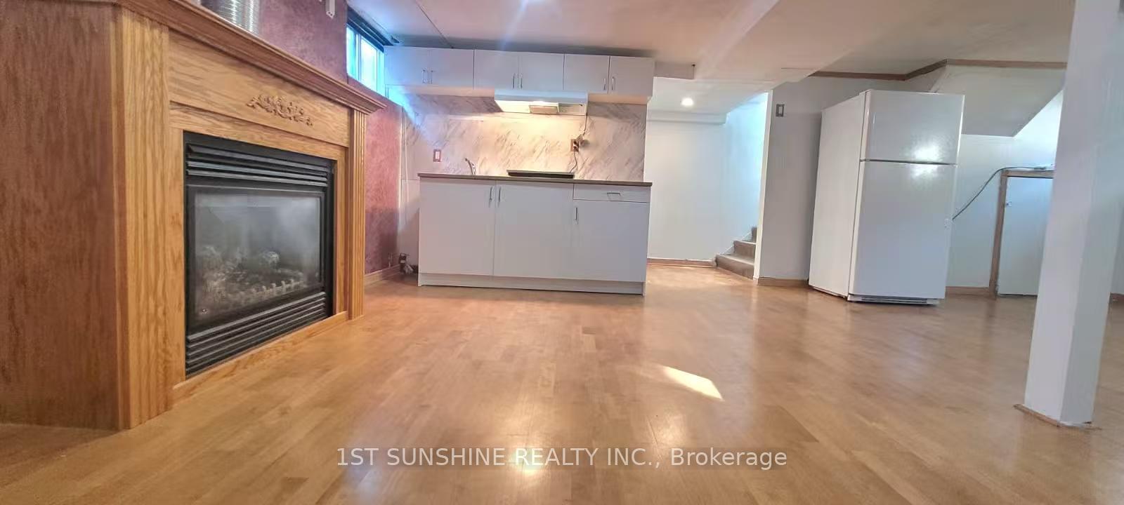 Photo 2 of Unit 8, 8 Frances Avenue, Hamilton, Lakeshore — HOMEH