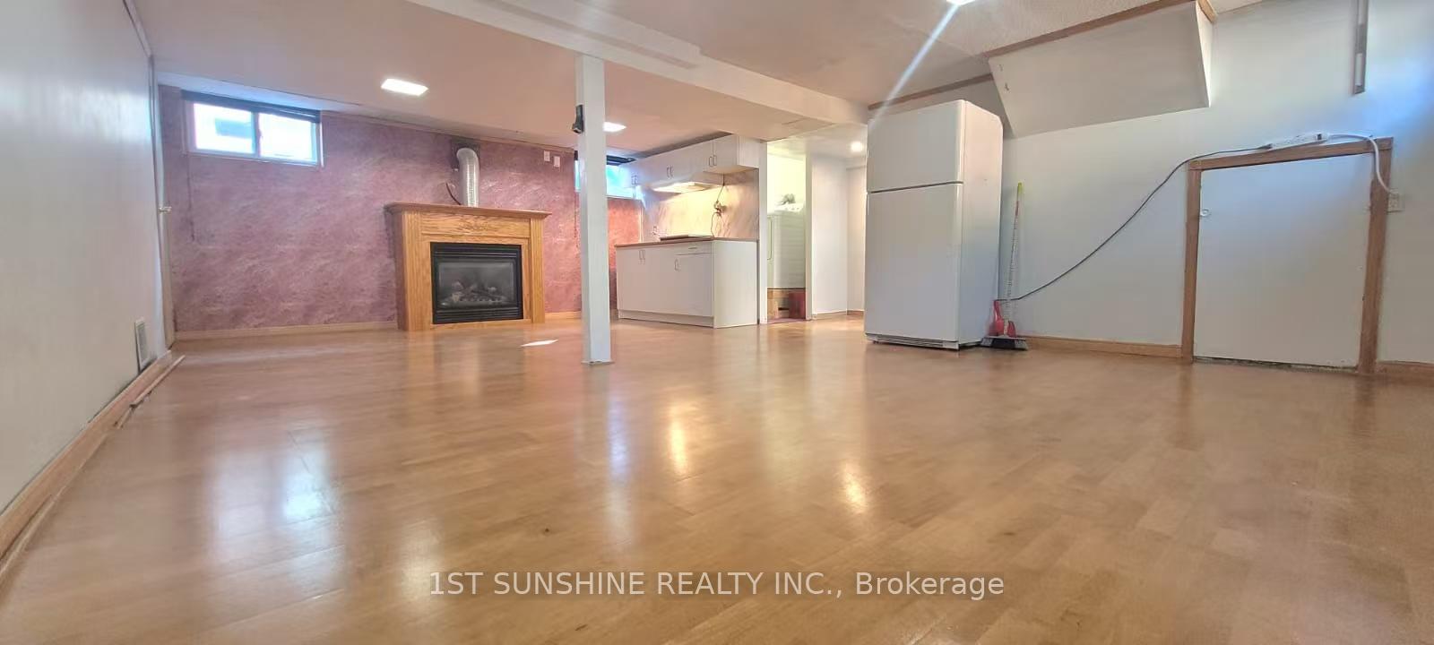 Photo 4 of Unit 8, 8 Frances Avenue, Hamilton, Lakeshore — HOMEH