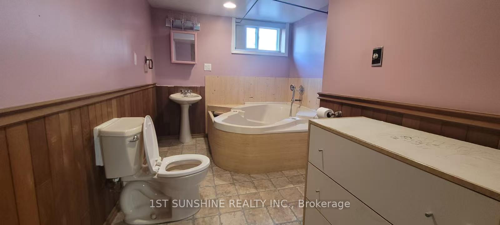 Photo 6 of Unit 8, 8 Frances Avenue, Hamilton, Lakeshore — HOMEH