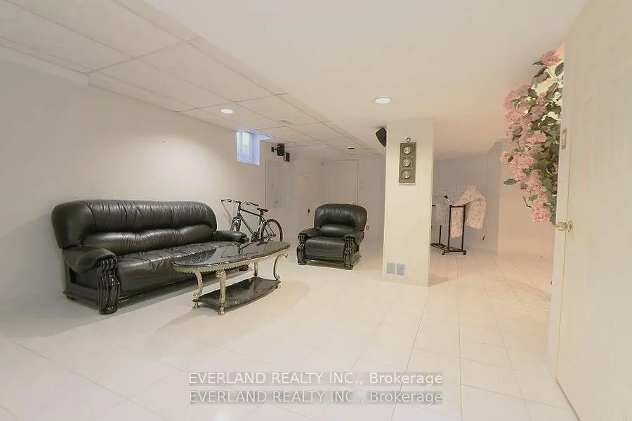 Photo 4 of 87 Kyla Crescent, Markham, Milliken Mills East — HOMEH