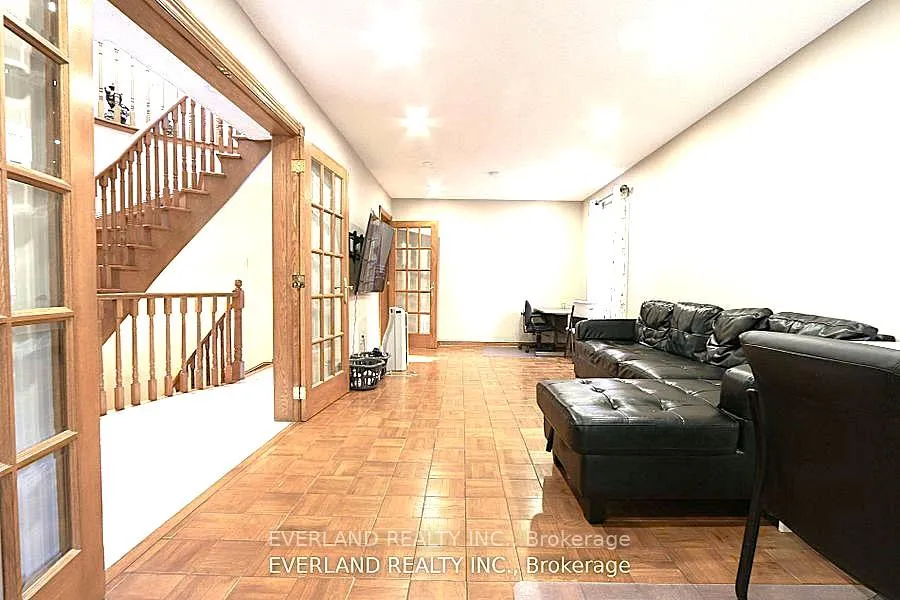 Photo 7 of 87 Kyla Crescent, Markham, Milliken Mills East — HOMEH