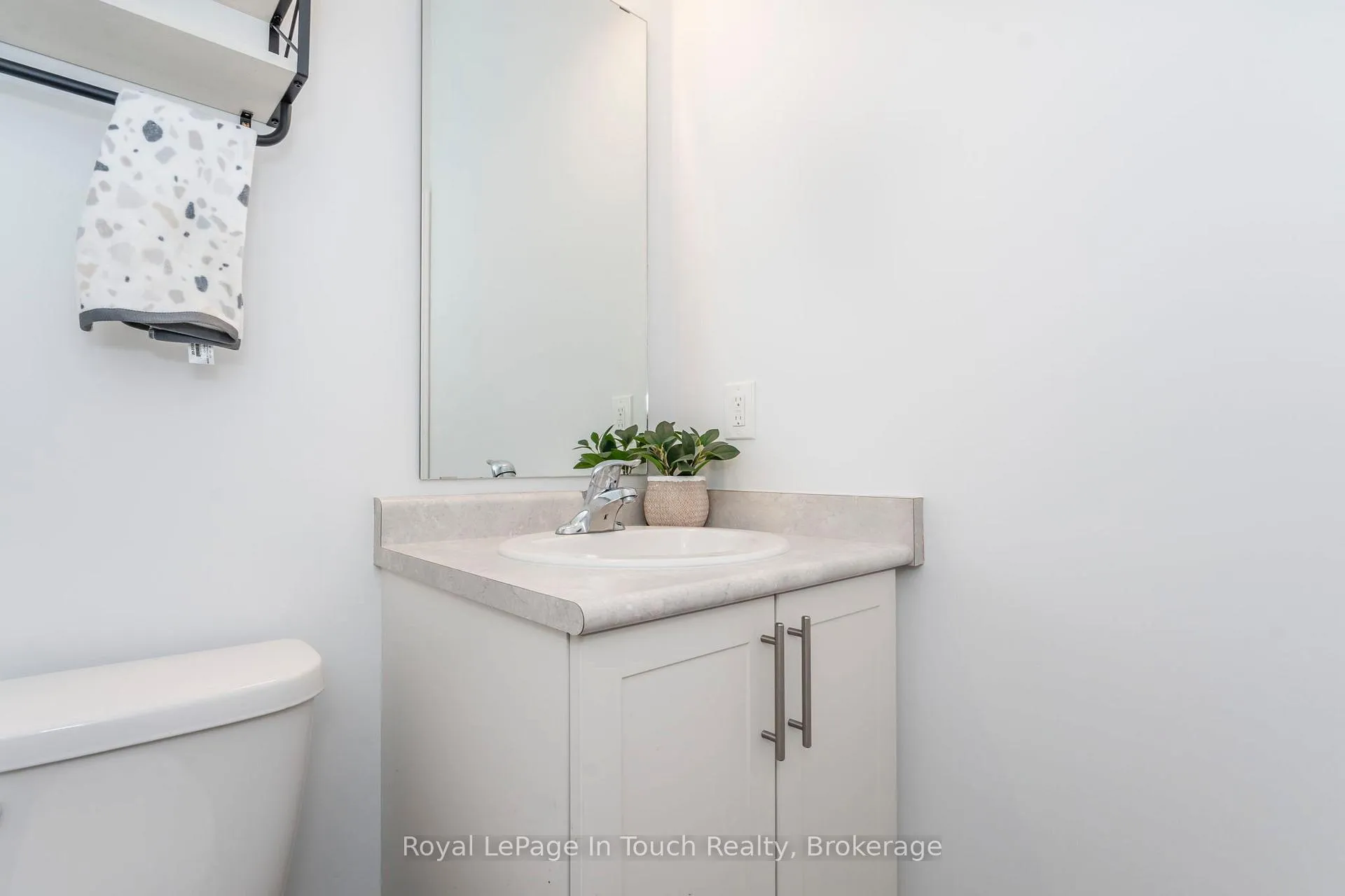 Photo 9 of 635 Bayport Boulevard, Midland — HOMEH